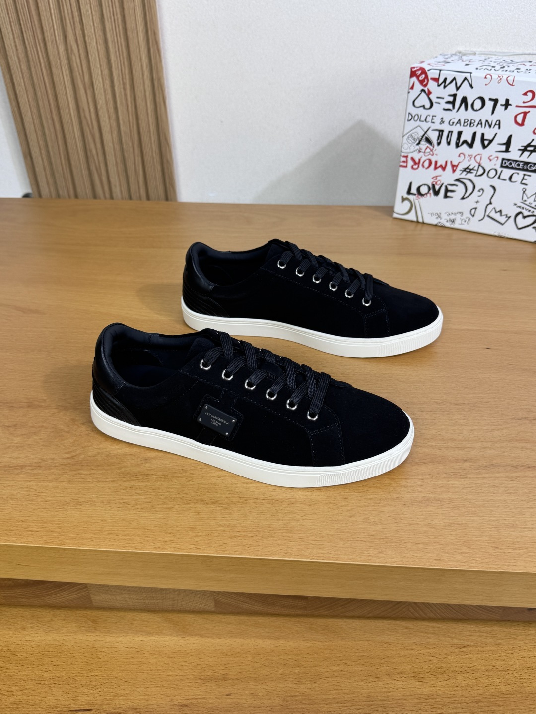 NO:352096,【DOLCE & GABBANA】Dolce & Gabbana - High-end quality Original single casual sneakers - Upper Napa calfskin, high mercerized reverse velvet cowhide, shoe body brand metal fastener - Inner water dyed cowhide - Outsole ultralight TPR rubber; molded outsole - Ultra-high quality control, fine workmanship highlighted (high-end, noble, grade) -Size 39-44 (38, 45, custom made),, Dolce & Gabbana, Dolce & Gabbana, sneakers, cowhide19860909【DOLCE & GABBANA】杜嘉班纳 -高端品质 原单·休闲运动鞋 -鞋面纳帕小牛皮、高丝光反绒牛皮、鞋身品牌金属扣件 -内里水染牛皮 -大底超轻TPR橡胶；成型大底 -超高品控·做工精细凸显(高端·贵气·档次) -Size 39-44（38、45、可订做),,Dolce&Gabbana,Dolce&Gabbana,sneakers,cowhide,Men's shoes