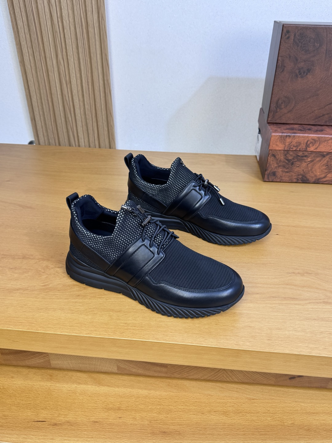 NO:352188,【Stefano Ricci】Stefano Rao Nich - High-end quality Original single casual sneakers - Imported Napa calfskin on the upper, Brand high-elastic high mercerized knitted fabric, shoe tongue. Brand logo metal fastener - Inner water dyed cowhide - Outsole ultra-light TPU foam; molded outsole - Ultra-high quality control, fine workmanship highlighted (high-end, noble, grade) -Size 39-44 (38,45, custom made),,sneakers,cowhide19860909【Stefano Ricci】史蒂芬劳·尼治 -高端品质 原单·休闲运动鞋 -鞋面进口纳帕小牛皮、品牌高弹力高丝光针织布、鞋舌.品牌logo金属扣件 -内里水染牛皮 -大底超轻TPU发泡；成型大底 -超高品控·做工精细凸显(高端·贵气·档次) -Size 39-44（38,45,可订做),,sneakers,cowhide,Men's shoes