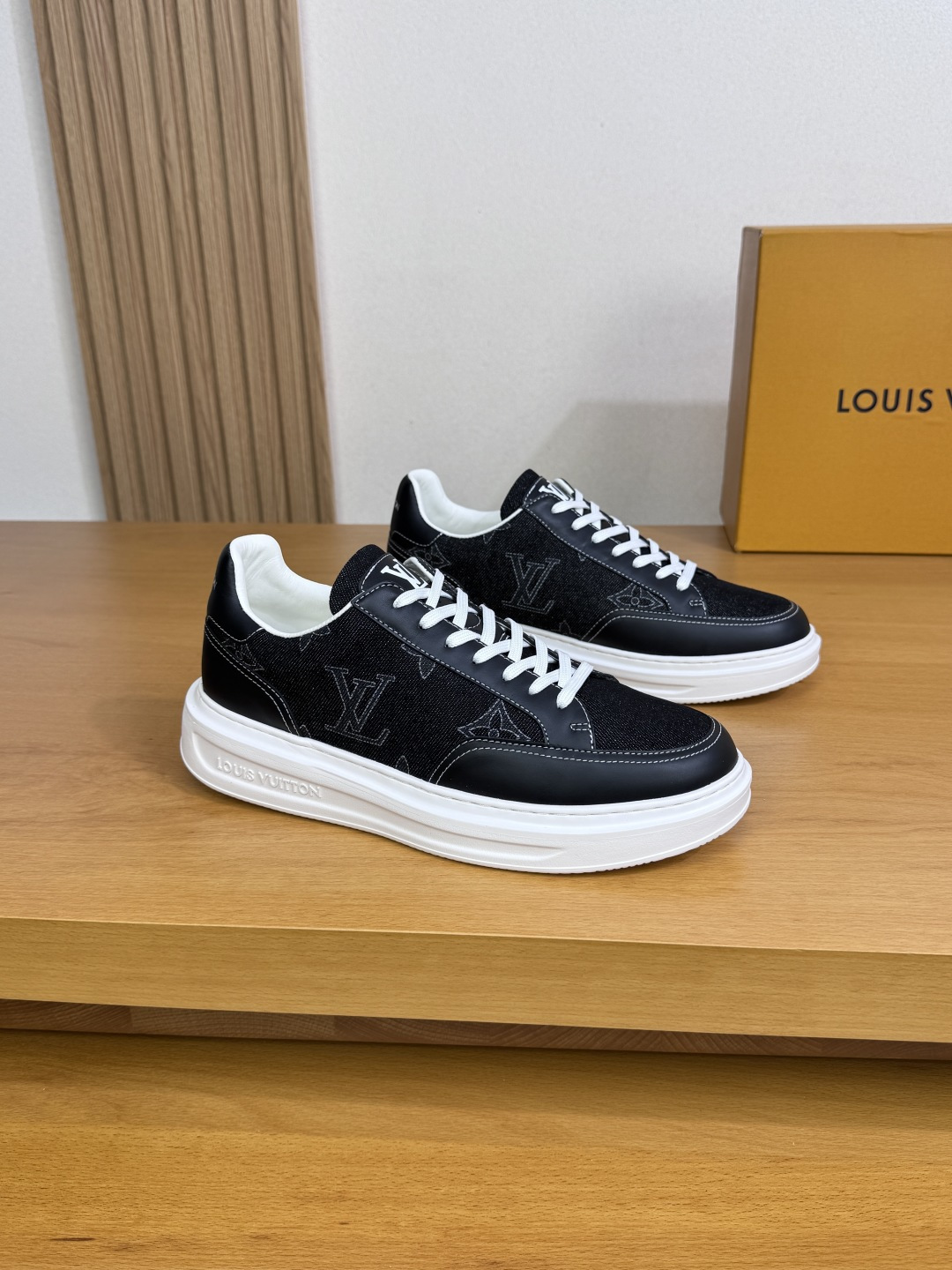 NO:353064,【Louis Vuitton】Louis Vuitton - High-end quality Original single casual sneakers - Upper Napa calfskin, brand totem denim canvas, tongue, heel. Silk-printed high Zhoubo brand LOGO - Inner water dyed cowhide - Outsole ultra-light TPU foam; Formed outsole - Ultra-high quality control, fine workmanship highlighted (high-end, noble, grade) -Size 38-44 (45, custom made),,louis vuitton,louis vuitton,sneakers,cowhide19860909【Louis Vuitton】路易威登 -高端品质 原单·休闲运动鞋 -鞋面纳帕小牛皮、品牌图腾牛仔帆布、鞋舌.后跟.丝印高周波品牌LOGO -内里水染牛皮 -大底超轻TPU发泡; 成型大底 -超高品控·做工精细凸显(高端·贵气·档次) -Size 38-44（45,可订做),,louis vuitton,louis vuitton,sneakers,cowhide,Men's shoes
