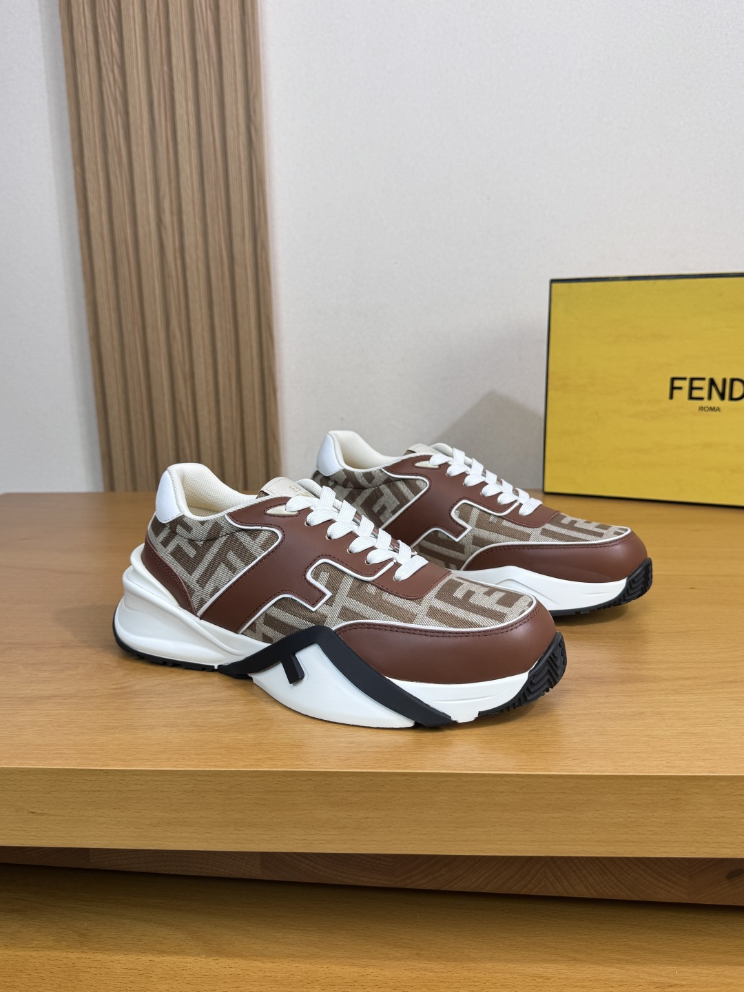 NO:353108,【FENDI】Fendi - High-end quality Original single high-top casual sports shoes - Upper Napa calfskin, brand totem canvas, shoe body sewing brand totem perfect splicing - Inner canvas cloth - Outsole Ultralight TPU foamed·rubber; Combination molding two-color outsole - Ultra high quality control·fine workmanship highlighted (high-end, noble, grade) -Size 39-44 (38,45, custom made)·FD0186,,fendi,fendi,sneakers,cowhide19860909【FENDI】芬迪 -高端品质 原单高帮·休闲运动鞋 -鞋面纳帕小牛皮、品牌图腾帆布、鞋身车缝品牌图腾完美拼接 -内里帆布布匹 -大底 超轻TPU发泡·橡胶; 组合成型双色大底 -超高品控·做工精细凸显(高端·贵气·档次) -Size 39-44（38,45,可订做)·FD0186,,fendi,fendi,sneakers,cowhide,Men's shoes