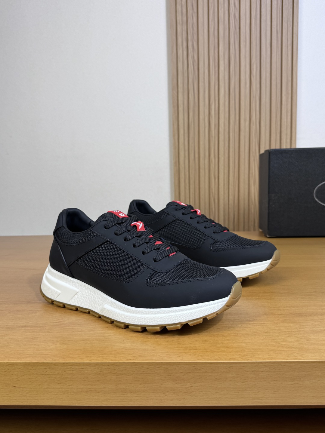 NO:354417,【PRADA】Prada - High-end quality Original single casual sports shoes - upper silk calfskin, brand high mercerized canvas, shoe tongue brand logo plastic module - inner water dyed cowhide - outsole ultralight TPU foaming·rubber; two-color molded sole - ultra high quality control·fine workmanship highlighted (high-end, noble, grade) -Size 38-44 (45, custom made)·P,,prada,prada,sneakers,cowhide19860909【 PRADA】普拉达 -高端品质 原单·休闲运动鞋 -鞋面丝绸小牛皮、品牌高丝光帆布、鞋舌品牌logo塑胶模块 -内里水染牛皮 -大底超轻TPU发泡·橡胶; 双色成型大底 -超高品控·做工精细凸显(高端·贵气·档次) -Size 38-44（45,可订做)·P,,prada,prada,sneakers,cowhide,Men's shoes