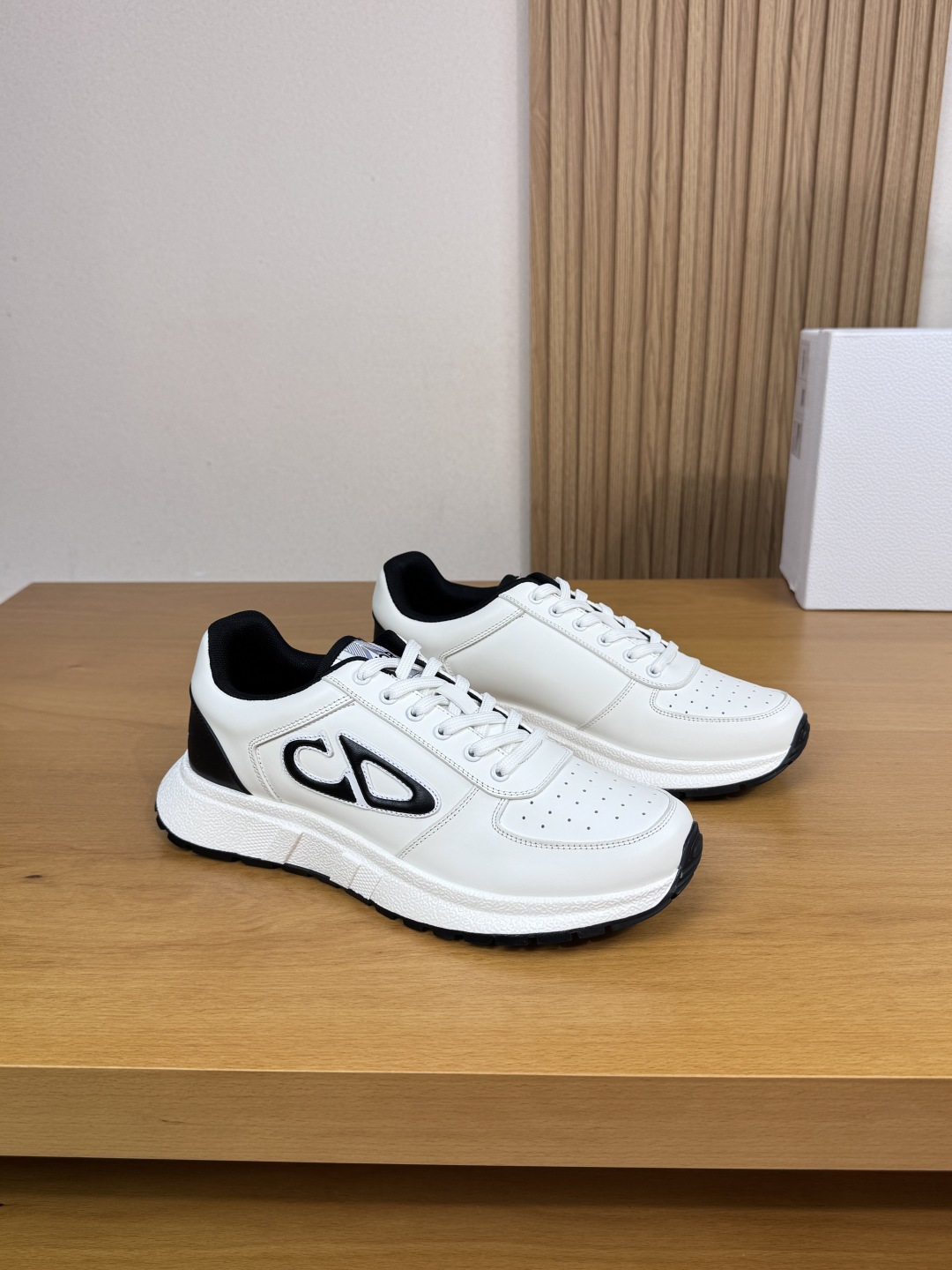 NO:354974,【Dior】Dior - High-end quality Original single casual sports shoes - Imported upper Napa calfskin, shoe body sewing brand totem module, heel silk screen brand LOGO - Neil brand canvas - Original ultra-light TPU foamed and rubber; two-color molded outsole - Ultra-high quality control · fine workmanship highlighted (high-end · noble · grade) -Size 39-44 (38, 45, custom made)·D0187,,dior,dior,sneakers,cowhide19860909【 Dior】迪奥 -高端品质 原单·休闲运动鞋 -鞋面进口纳帕小牛皮、鞋身车缝品牌图腾模块、后跟丝印品牌LOGO -内里品牌帆布 -原版超轻TPU发泡·橡胶；双色成型大底 -超高品控·做工精细凸显(高端·贵气·档次) -Size 39-44（38、45,可订做)·D0187,,dior,dior,sneakers,cowhide,Men's shoes