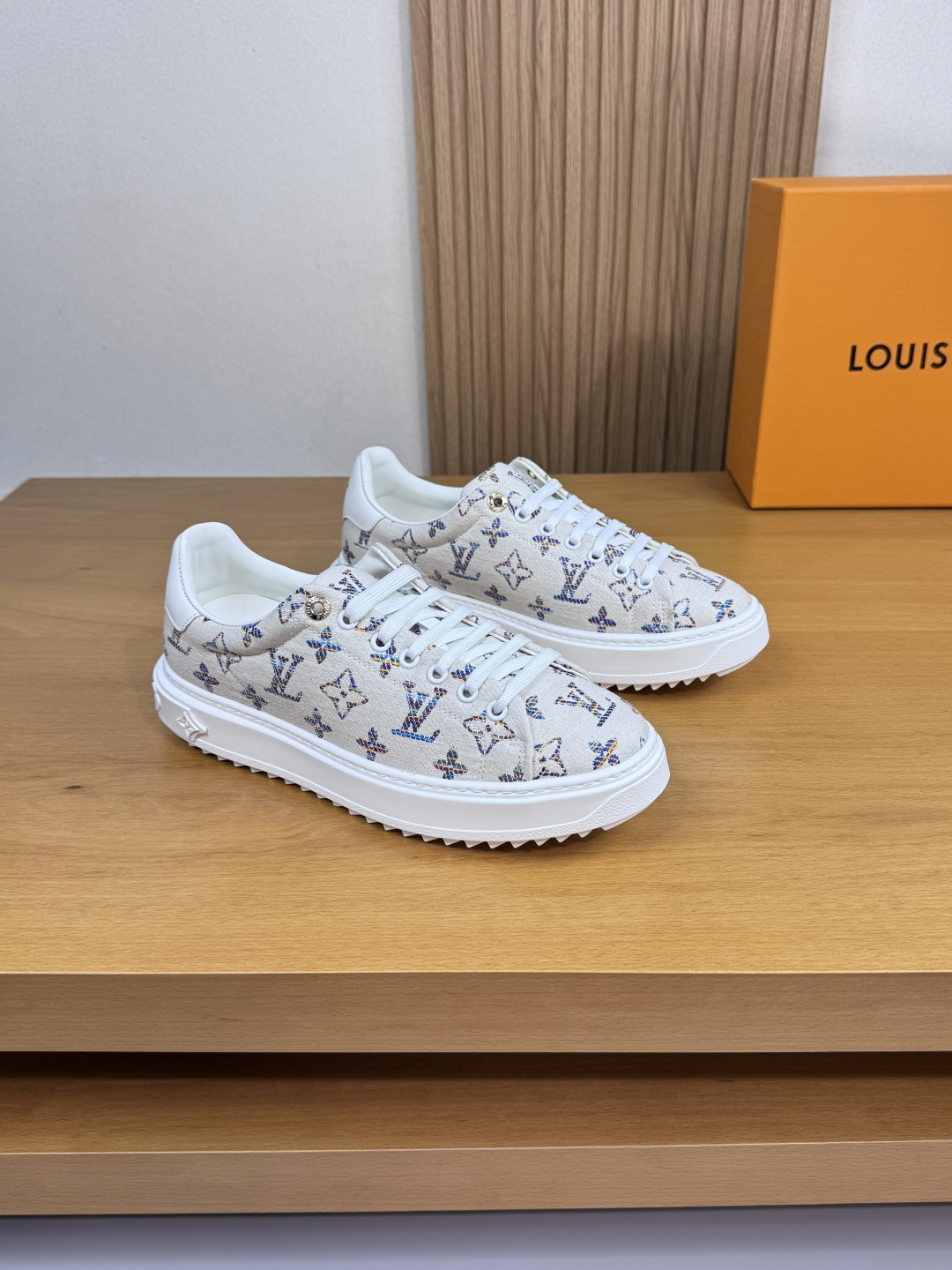 NO:355467,【Louis Vuitton】Louis Vuitton - High-end quality original couple outfit Casual sports shoes - Upper Napa calfskin, shoe body brand canvas. Embroidered brand totem, heel. Silk-print brand logo - Inner water dye cowhide, foot pad; Brand canvas - Outsole ultra-light TPR·rubber; molded outsole - Ultra-high quality control·fine workmanship highlight (high-end, noble, grade) -Size Men and women's same style 35-44 (female 34, 40, 41, men 45, 46, can be customized)·L0179,,louis vuitton,louis vuitton,cowhide19860909【Louis Vuitton】路易威登 -高端品质 原单 情侣装 休闲运动板鞋 -鞋面纳帕小牛皮、鞋身品牌帆布.刺绣品牌图腾、后跟.丝印品牌Logo -内里水染牛皮,垫脚；品牌帆布 -大底超轻TPR·橡胶；成型大底 -超高品控·做工精细凸显(高端·贵气·档次) -Size 男女同款35-44（女34,40,41,男45,46,可订做)·L0179,,louis vuitton,louis vuitton,cowhide,Men's shoes