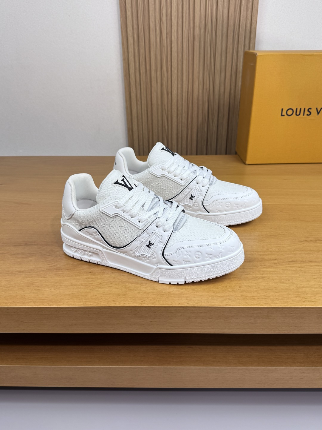 NO:510874,【Louis Vuitton】Louis Vuitton - High-end quality Original single · Casual sports shoes - Upper lit-pattern calfskin Napa calfskin drilling technology. Air compressor brand totem, shoe body sewing brand totem injection module, heel; Silk-printed high-cycle brand LOGO - Neil brand canvas - Outsole original TPR rubber; Two-color molded outsole - Ultra-high quality control · Fine workmanship highlighting (high-end · noble · grade) - Size 39-44 (38, 45, custom made)·L0111,,louis vuitton,louis vuitton,sneakers,cowhide19860909【Louis Vuitton】路易威登 -高端品质 原单·休闲运动鞋 -鞋面荔纹小牛皮纳帕小牛皮打孔工艺.空压品牌图腾、鞋身车缝品牌图腾注塑模块、后跟；丝印高周波品牌LOGO -内里品牌帆布 -大底原版TPR橡胶；双色成型大底 -超高品控·做工精细凸显(高端·贵气·档次) -Size 39-44（38,45,可订做)·L0111,,louis vuitton,louis vuitton,sneakers,cowhide,Men's shoes