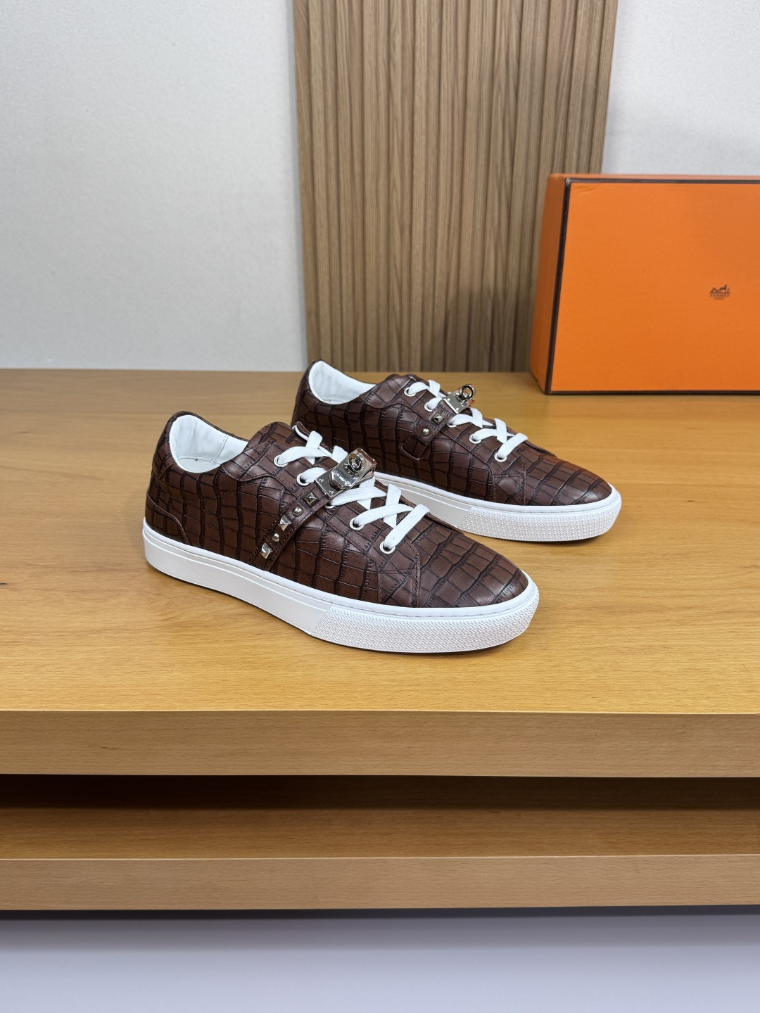 NO:510898,【HERMES】HERMES - High-end quality Original single · Casual sports shoes - Upper stone pattern calfskin, shoe body color printing brand totem, brand metal fastener decoration - Inner water dye cowhide - Outsole ultra-light original TPR. Rubber·Double-color molded outsole - Ultra-high quality control·fine workmanship highlighting (high-end·noble·grade) -Size 38-44 (45, custom made)·H0116,,hermes,hermes,cowhide19860909【 HERMES】爱马仕 -高端品质 原单·休闲运动板鞋 -鞋面石头纹小牛皮、鞋身彩印品牌图腾、品牌金属扣件装饰 -内里水染牛皮 -大底超轻原版TPR.橡胶·双色成型大底 -超高品控·做工精细凸显(高端·贵气·档次) -Size 38-44（45,可订做)·H0116,,hermes,hermes,cowhide,Men's shoes