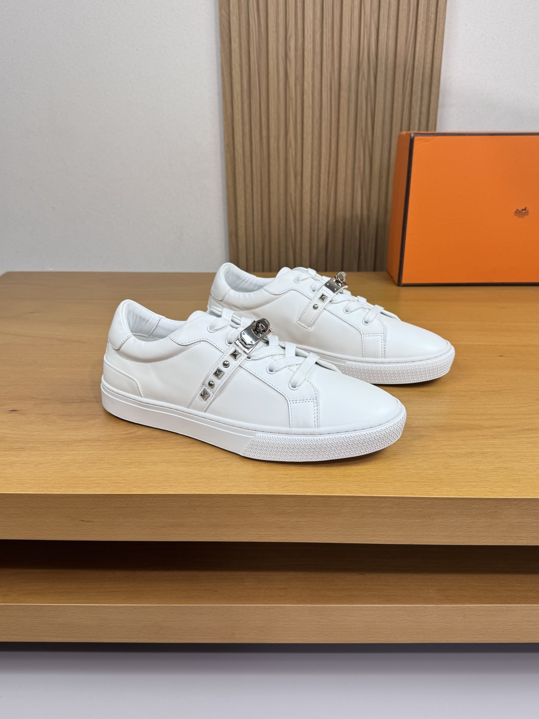 NO:510902,【HERMES】HERMES - High-end quality Original single · Casual sports shoes - Upper Napa calfskin, shoe body color printing brand totem, brand metal fastener decoration - Inner water dye cowhide - Outsole ultra-light original TPR. Rubber·Double-color molded outsole - Ultra-high quality control·fine workmanship highlighting (high-end·noble·grade) -Size 38-44 (45, custom made)·H0116,,hermes,hermes,cowhide19860909【 HERMES】爱马仕 -高端品质 原单·休闲运动板鞋 -鞋面纳帕小牛皮、鞋身彩印品牌图腾、品牌金属扣件装饰 -内里水染牛皮 -大底超轻原版TPR.橡胶·双色成型大底 -超高品控·做工精细凸显(高端·贵气·档次) -Size 38-44（45,可订做)·H0116,,hermes,hermes,cowhide,Men's shoes