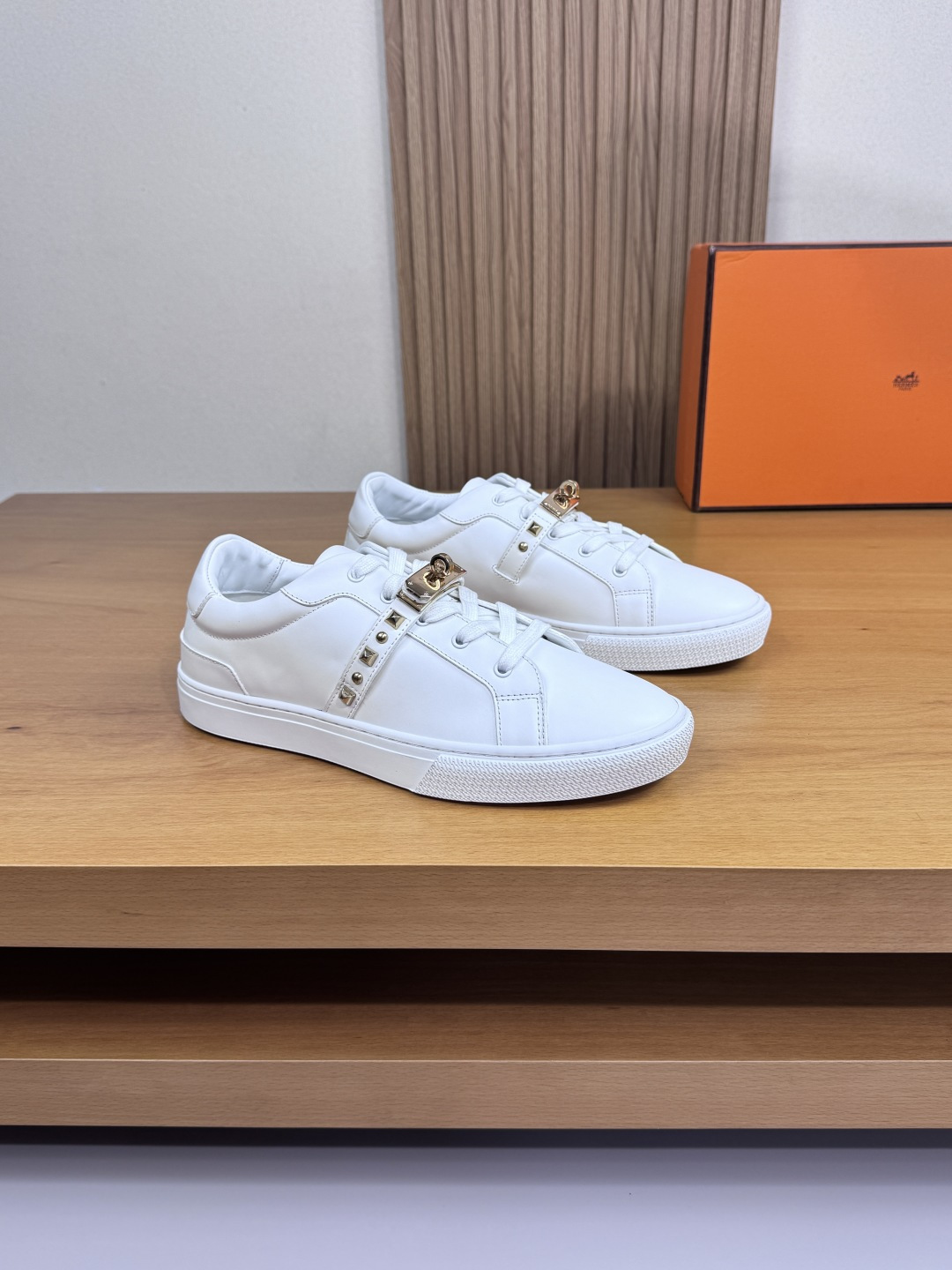 NO:510937,【HERMES】HERMES - High-end quality Original single · Casual sports shoes - Upper Napa calfskin, shoe body color printing brand totem, gold. Brand metal fastener decoration - Inner water dye cowhide - Outsole ultra-light original TPR. Rubber·Double-color molded outsole - Ultra-high quality control·fine workmanship highlighting (high-end·noble·grade) -Size 38-44 (45, custom made)·H0116,,hermes,hermes,cowhide19860909【 HERMES】爱马仕 -高端品质 原单·休闲运动板鞋 -鞋面纳帕小牛皮、鞋身彩印品牌图腾、金色.品牌金属扣件装饰 -内里水染牛皮 -大底超轻原版TPR.橡胶·双色成型大底 -超高品控·做工精细凸显(高端·贵气·档次) -Size 38-44（45,可订做)·H0116,,hermes,hermes,cowhide,Men's shoes