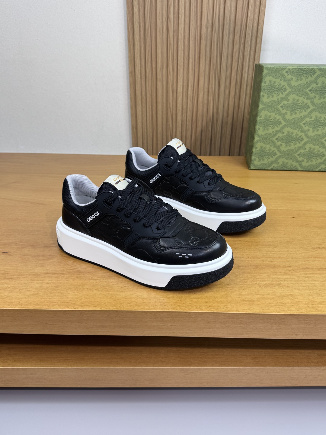 Gucci Heren Sneakers Leer Zwart met Logo Reliëf, Maat 38-44