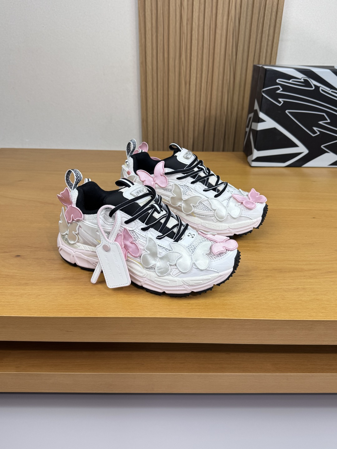 NO:532761,【 off-white】 - High-end quality original single women's casual sports shoes - imported environmentally friendly leather on the upper. Color printing brand totem, brand hollow mesh canvas, night running reflective webbing, shoe body. Shoe tongue. Sewing brand plastic LOGO module - Inner brand canvas - Outsole ultra-light TPU foaming·rubber; Two-color molded outsole - Ultra-high quality control·fine workmanship highlighting (high-end, noble, grade) -Size Men and women's same style 36-40 (women 35.41. Custom made)·OF0256,,off white,sneakers19860909【 off-white】 -高端品质 原单·女装休闲运动鞋 -鞋面进口环保皮.彩印品牌图腾、品牌镂空网帆布、夜跑反光织带、鞋身.鞋舌.车缝品牌塑胶LOGO模块 -内里品牌帆布 -大底超轻TPU发泡·橡胶；双色成型大底 -超高品控·做工精细凸显(高端·贵气·档次) -Size 男女同款36-40（女35.41.可订做)·OF0256,,off white,sneakers,Men's shoes