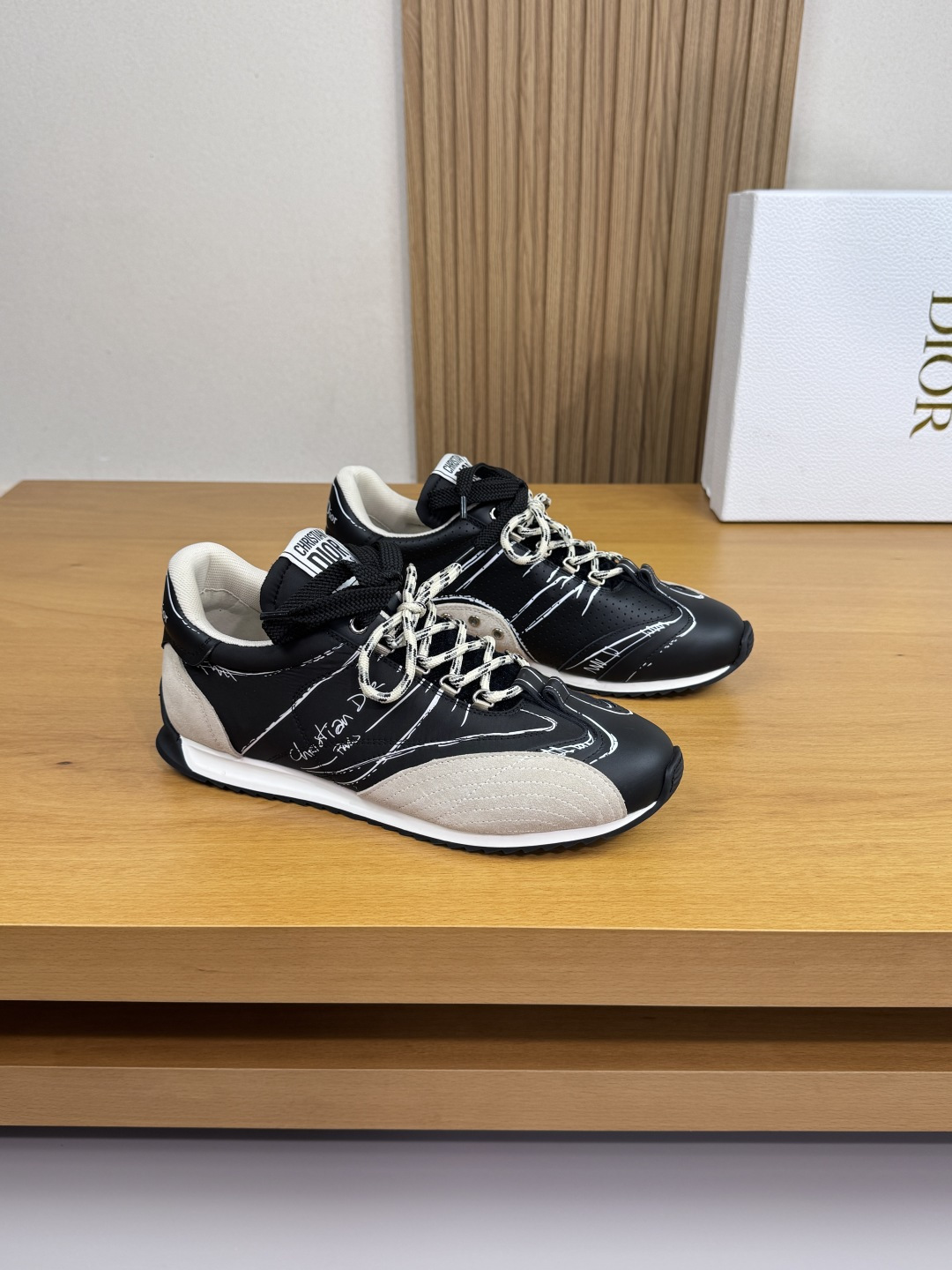 NO:532821,【Dior】Dior - High-end quality Original single couple outfit casual sports shoes - Imported upper Napa calfskin, color printing brand totem, reverse velvet calfskin. Sewing craftsmanship, tongue brand cloth, heel color printing brand logo - Neil brand canvas - Original ultra-light TPR·rubber; two-color molded outsole - Ultra-high quality control·fine workmanship highlighting (high-end, noble, grade) -Size Men and women's same style 35-44 (female 34.41, men 38.45.46, can be customized)·D0663,,dior,dior,cowhide19860909【 Dior】迪奥 -高端品质 原单·情侣装休闲运动板鞋 -鞋面进口纳帕小牛皮、彩印品牌图腾、反绒小牛皮.车缝线工艺、鞋舌品牌布标、后跟彩印品牌logo -内里品牌帆布 -原版超轻TPR·橡胶；双色成型大底 -超高品控·做工精细凸显(高端·贵气·档次) -Size 男女同款35-44（女34.41、男38.45.46,可订做)·D0663,,dior,dior,cowhide,Men's shoes