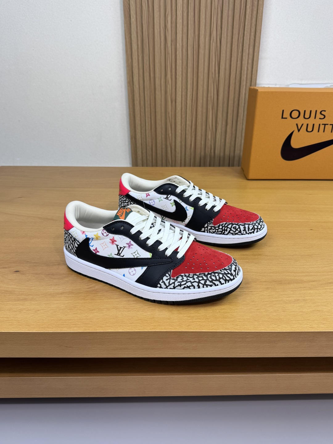 NO:533191,【Louis Vuitton-AIR】Louis Vuitton co-branded model - high-end quality original single casual sports shoes - upper silk calfskin, brand totem PVC, reverse velvet calfskin. Punching craftsmanship, tongue, brand cloth, heel. Embroidery brand logo - inner brand canvas - outsole original TPR·rubber·dual-color molded outsole - ultra-high quality control, fine workmanship, highlight (high-end, noble, grade) -Size39-44 (38, 45, 46, custom made)·0150,,louis vuitton,louis vuitton,cowhide19860909【Louis Vuitton-AIR】路易威登 联名款 -高端品质 原单·休闲运动板鞋 -鞋面丝绸小牛皮、品牌图腾PVC、反绒小牛皮.打孔工艺、鞋舌.品牌布标、后跟.刺绣品牌logo -内里品牌帆布 -大底原版TPR·橡胶·双色成型大底 -超高品控·做工精细·凸显(高端·贵气·档次) -Size39-44（38,45,46,可订做)·0150,,louis vuitton,louis vuitton,cowhide,Men's shoes