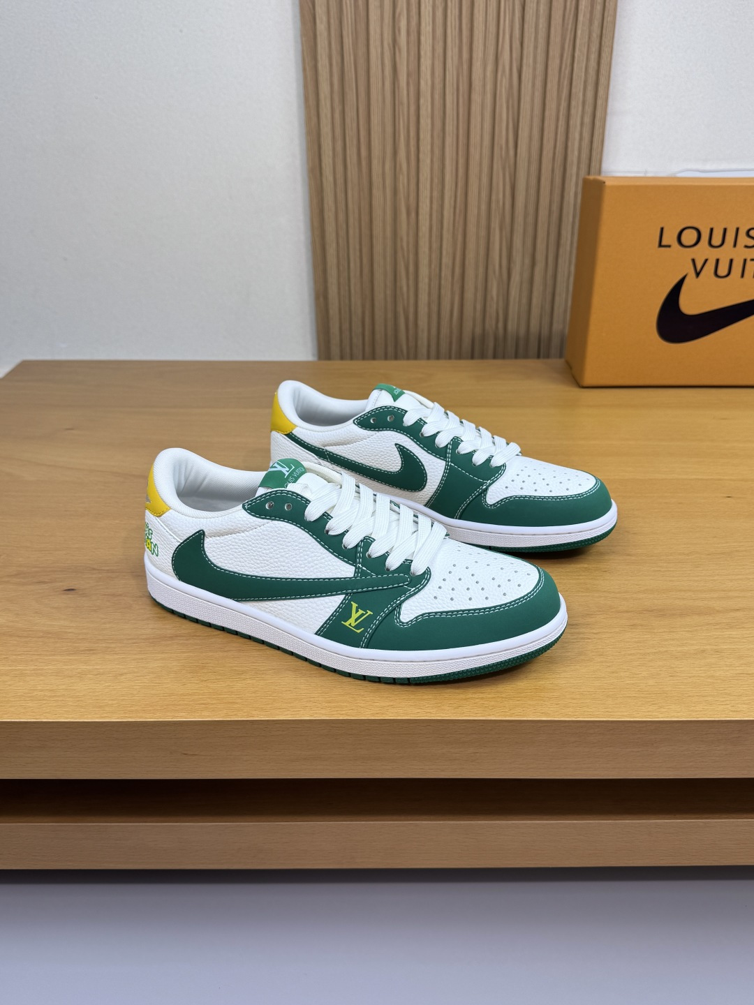 NO:533200,【Louis Vuitton-AIR】Louis Vuitton co-branded model - high-end quality original single · casual sports shoes - upper lit-patterned calfskin, silk calfskin, toe punching craftsmanship, tongue. Brand cloth, heel. Embroidery brand logo - inner brand canvas - outsole original TPR·rubber·dual-color molded outsole - ultra-high quality control·fine workmanship·highlight (high-end·noble·grade) -Size39-44 (38,45,46, custom-made)·0150,,louis vuitton,louis vuitton,cowhide19860909【Louis Vuitton-AIR】路易威登 联名款 -高端品质 原单·休闲运动板鞋 -鞋面荔纹小牛皮、丝绸小牛皮、鞋头打孔工艺、鞋舌.品牌布标、后跟.刺绣品牌logo -内里品牌帆布 -大底原版TPR·橡胶·双色成型大底 -超高品控·做工精细·凸显(高端·贵气·档次) -Size39-44（38,45,46,可订做)·0150,,louis vuitton,louis vuitton,cowhide,Men's shoes