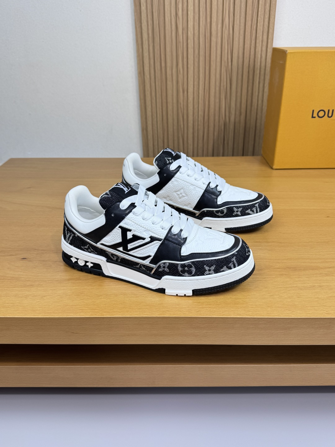 NO:541843,【Louis Vuitton】Louis Vuitton - High-end quality Original single · Casual sports shoes - Upper lit calfskin, brand totem cloth, tongue brand cloth, shoe body sewing brand logo - Neil brand canvas - Outsole original TPR rubber; Two-color molded outsole - Ultra-high quality control · Fine workmanship highlighting (high-end · noble · grade) - Size 39-44 (38, 45, custom made)·L3258,,louis vuitton,louis vuitton,sneakers,cowhide19860909【Louis Vuitton】路易威登 -高端品质 原单·休闲运动鞋 -鞋面荔纹小牛皮、品牌图腾布匹、鞋舌品牌布标、鞋身车缝品牌logo -内里品牌帆布 -大底原版TPR橡胶；双色成型大底 -超高品控·做工精细凸显(高端·贵气·档次) -Size 39-44（38,45,可订做)·L3258,,louis vuitton,louis vuitton,sneakers,cowhide,Men's shoes