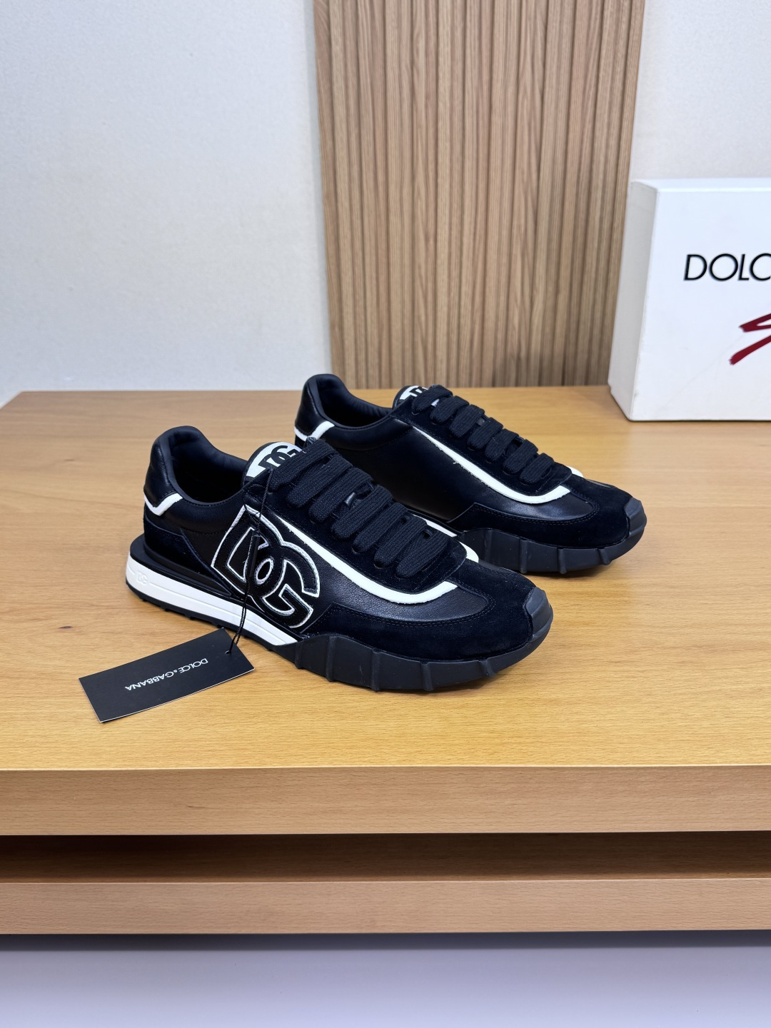 NO:555311,[DOLCE & GABBANA] Dolce & Gabbana - high-end quality original casual sports shoes - upper Nappa calfskin, suede calfskin, shoe body sewing brand totem, tongue brand logo cloth label, heel air pressure brand logo - water-dyed cowhide lining - outsole ultra-light TPU foam rubber; combined molded outsole - ultra-high quality control, fine workmanship highlighted (high-end, luxury, grade) -Size  39-44 (38,45, can be customized)·DG0126,,Dolce&Gabbana,Dolce&Gabbana,sneakers,cowhide19860909【DOLCE & GABBANA】杜嘉班纳 -高端品质 原单·休闲运动鞋 -鞋面纳帕小牛皮、反绒小牛皮、鞋身车缝品牌图腾、鞋舌品牌logo布标、后跟空压品牌logo -内里水染牛皮 -大底超轻TPU发泡·橡胶; 组合成型大底 -超高品控·做工精细凸显(高端·贵气·档次) -Size 39-44（38,45,可订做)·DG0126,,Dolce&Gabbana,Dolce&Gabbana,sneakers,cowhide,Men's shoes