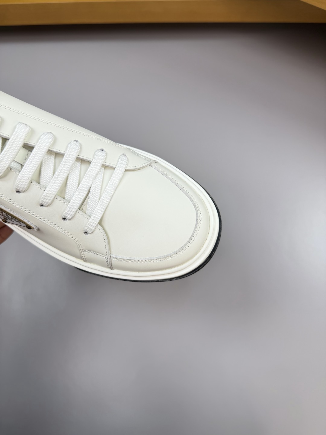 Prada White Nappa Leather Sneakers with Metal Logo - Casual and Comfortable 7 cmp i1760287146654 1600 0 5