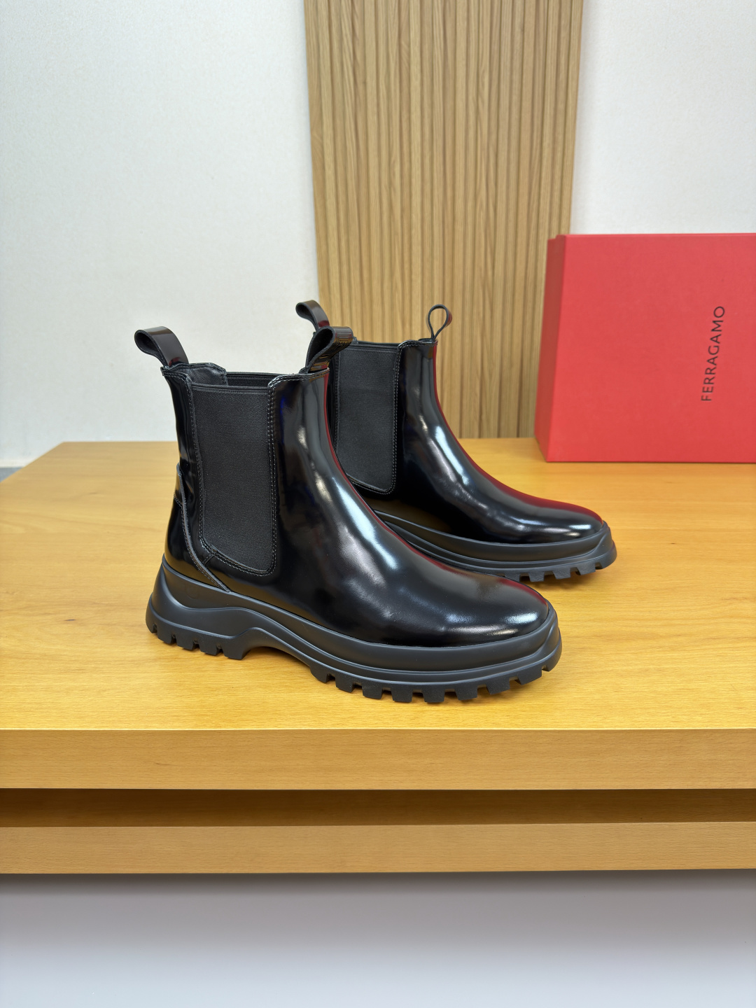 NO:557407,[Ferragamo] Ferragamo - high-end quality original order. High-top shoes - open-edge beaded calf leather on the upper, branded elastic band on the shoe mouth, perfect splicing - water-dyed cow leather on the inside - ultra-light TPU foam outsole; molded outsole - ultra-high quality control and fine workmanship (high-end, luxury, grade) -Size  39-44 (38, 45, 46, can be customized)·FR03303,,ferragamo,ferragamo,cowhide19860909【 Ferragamo】菲拉格慕 -高端品质 原单.高帮鞋 -鞋面开边珠小牛皮、鞋口品牌松紧带、完美拼接 -内里水染牛皮 -大底超轻TPU发泡；成型大底 -超高品控·做工精细凸显(高端·贵气·档次) -Size 39-44（38,45,46,可订做)·FR03303,,ferragamo,ferragamo,cowhide,Men's shoes