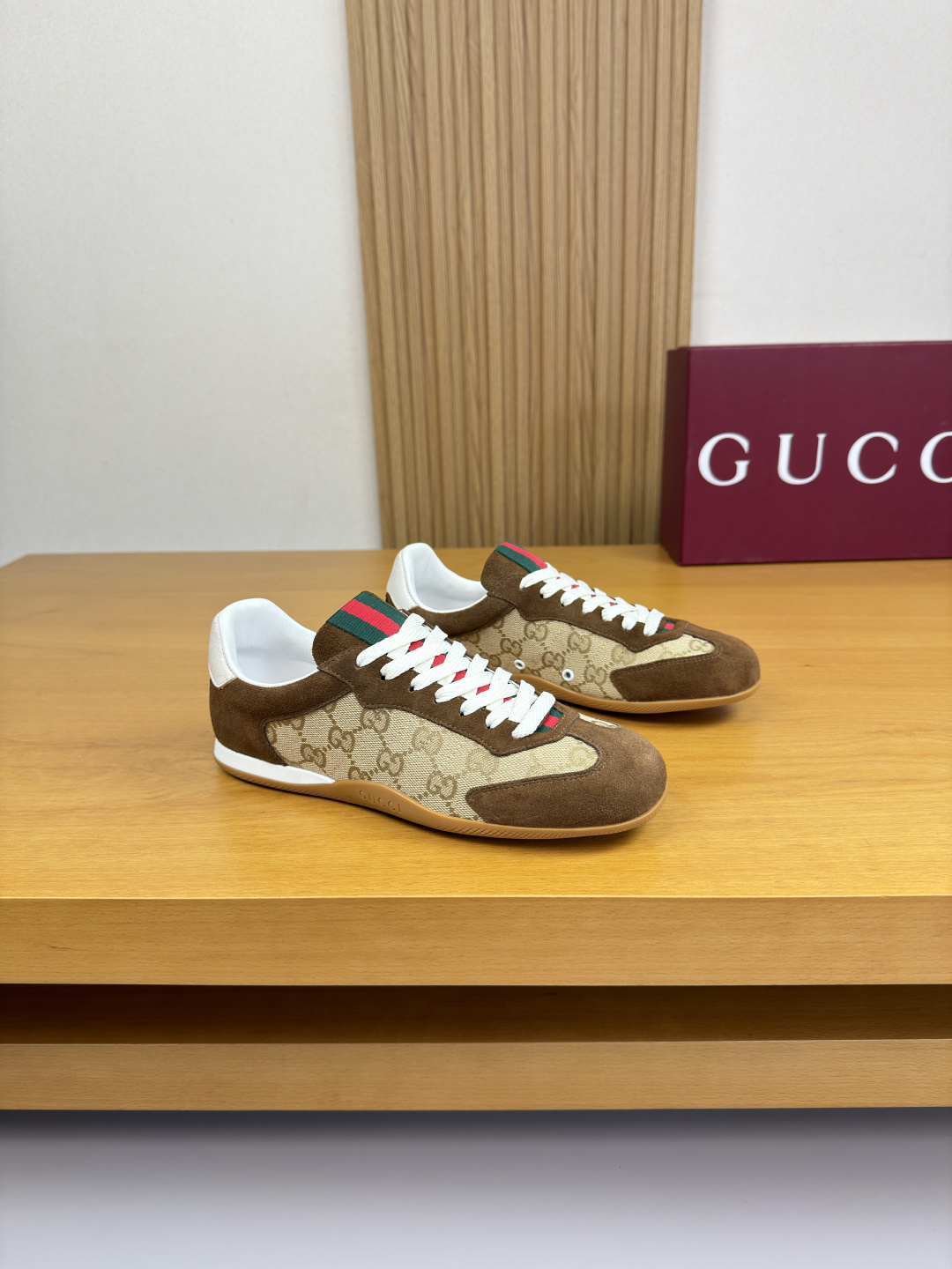 NO:574636,[Dior] Dior - high-end quality original single, casual sports sneakers for couples - imported suede calfskin upper, brand totem cloth, brand tongue ribbon - water-dyed cowhide lining, feet; brand canvas - original ultra-light TPR rubber; two-color molded outsole - ultra-high quality control, fine workmanship highlighted (high-end, luxury, grade) -Size  Same style for men and women 35-44 (women 34.41, men 38.45.46, can be customized)·D0663,,dior,dior,cowhide19860909【 Dior】迪奥 -高端品质 原单·情侣装休闲运动板鞋 -鞋面进口反绒小牛皮、品牌图腾布匹、鞋舌品牌织带 -内里水染牛皮,垫脚；品牌帆布 -原版超轻TPR·橡胶；双色成型大底 -超高品控·做工精细凸显(高端·贵气·档次) -Size 男女同款35-44（女34.41、男38.45.46,可订做)·D0663,,dior,dior,cowhide,Men's shoes