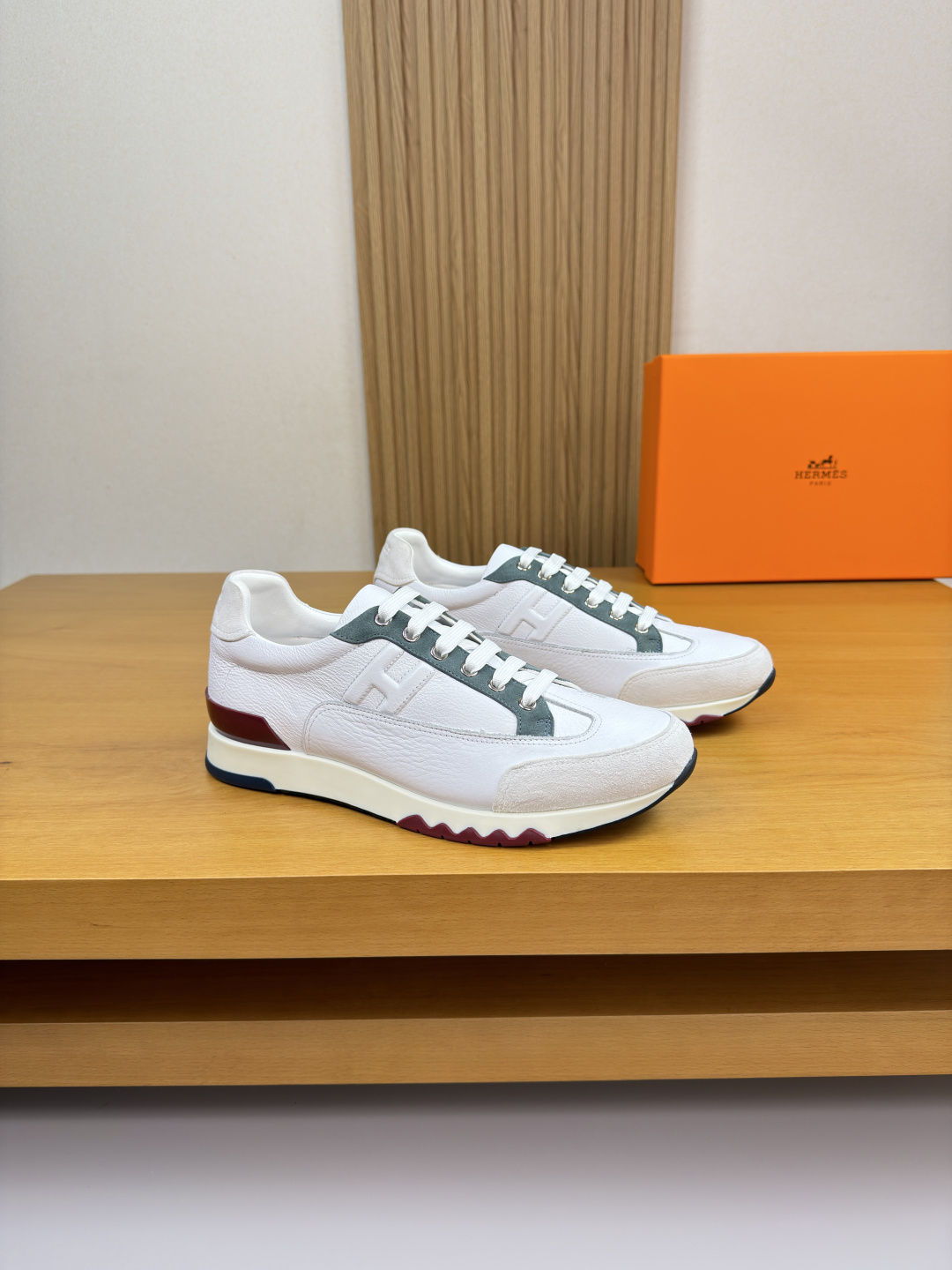 NO:574929,[HERMES] Hermès - High-end quality original order·Casual sports shoes -Full-grain calfskin upper, high mercerized sheep suede, 'H' pattern sewn on the shoe body -Water-dyed cowhide inside -Ultra-light TPR outsole·Rubber two-color molded outsole -Ultra-high quality control·Fine workmanship highlighted (high-end·luxury·grade) -Size  39-44 (38, 45, 46, can be customized)·H0183,,hermes,hermes,sneakers,cowhide19860909【 HERMES】爱马仕 -高端品质 原单·休闲运动鞋 -鞋面全粒面小牛皮、高丝光羊反绒、鞋身车缝'H'图腾 -内里水染牛皮 -大底超轻TPR·橡胶双色成型大底 -超高品控·做工精细凸显(高端·贵气·档次) -Size 39-44（38,45,46,可订做)·H0183,,hermes,hermes,sneakers,cowhide,Men's shoes