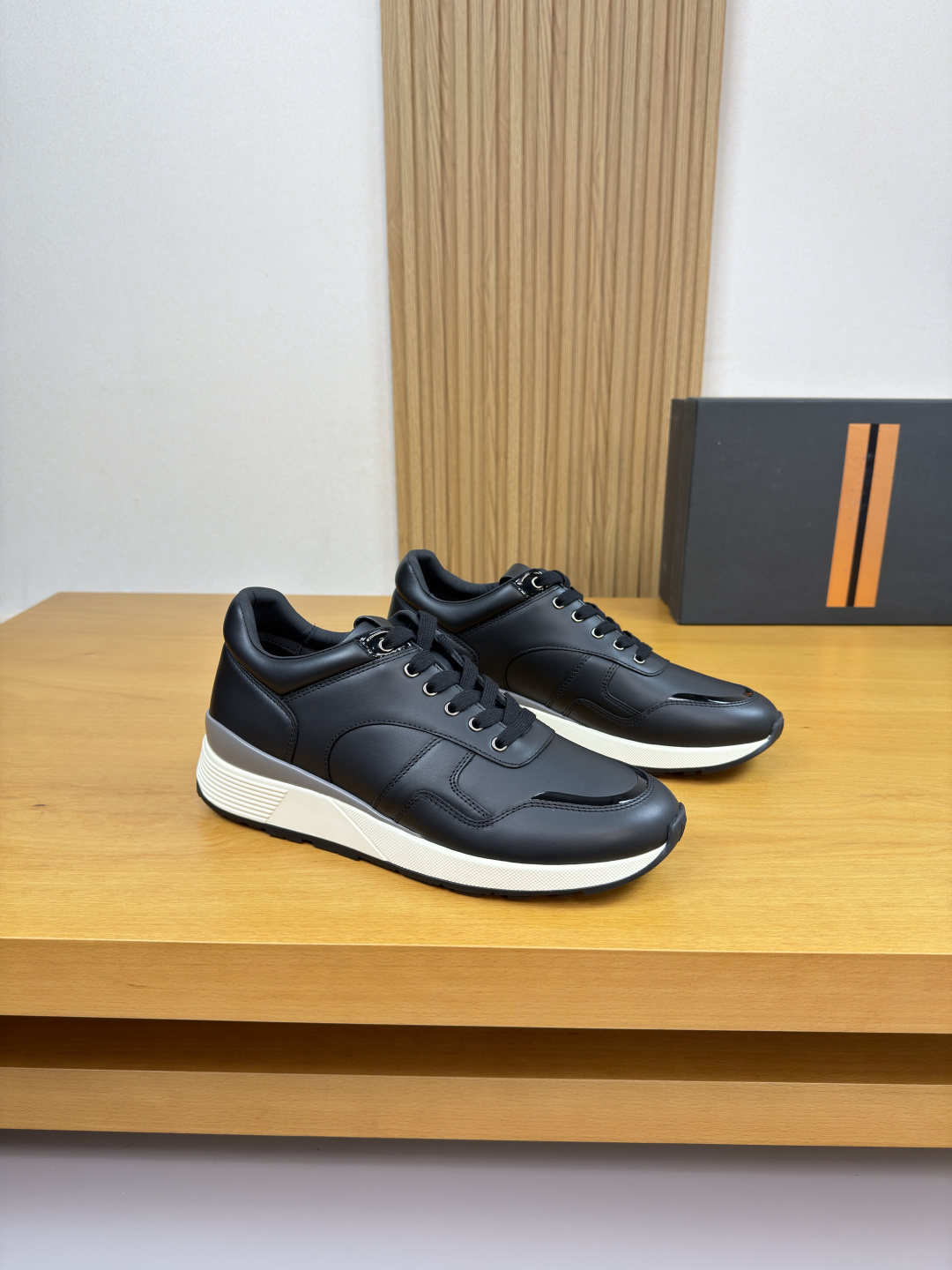 NO:575070,[Zegna] Ermenegildo Zegna - high-end quality original order casual sports shoes - imported nappa calfskin upper, air-pressure brand logo totem on the tongue, perfect splicing - water-dyed cowhide inside - ultra-light TPU foam outsole, rubber two-color molded outsole - ultra-high quality control, fine workmanship highlighted (high-end, luxury, grade) -Size:  39-44 (38, 45, 46, can be customized)·0039,,zegna,sneakers,cowhide19860909【Zegna】杰尼亚 -高端品质 原单·休闲运动鞋 -鞋面进口纳帕小牛皮、鞋舌空压品牌logo图腾、完美拼接 -内里水染牛皮 -大底超轻TPU发泡·橡胶双色成型大底 -超高品控·做工精细凸显(高端·贵气·档次) -Size: 39-44（38,45,46,可订做)·0039,,zegna,sneakers,cowhide,Men's shoes