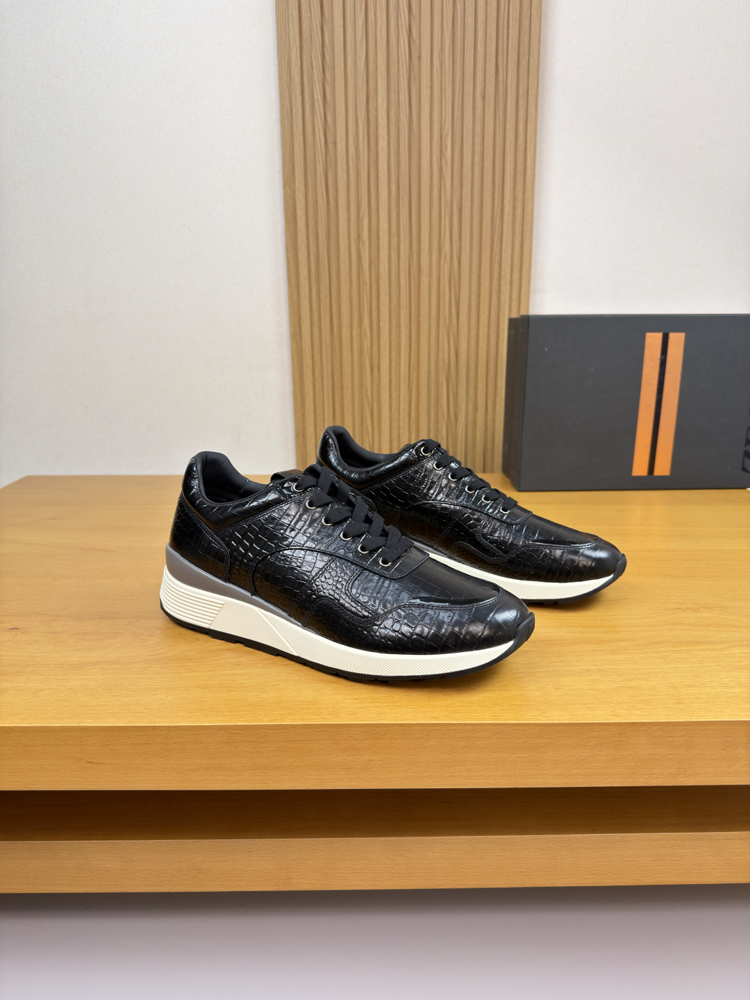 NO:575074,[Zegna] Ermenegildo Zegna - high-end quality original order casual sports shoes - imported crocodile pattern calf leather on the upper, air-pressure brand logo totem on the tongue, perfect splicing - water-dyed cow leather on the inside - ultra-light TPU foam outsole, rubber two-color molded outsole - ultra-high quality control, fine workmanship highlighted (high-end, luxury, grade) -Size:  39-44 (38, 45, 46, can be customized)·0039,,zegna,sneakers,cowhide19860909【Zegna】杰尼亚 -高端品质 原单·休闲运动鞋 -鞋面进口鳄鱼纹小牛皮、鞋舌空压品牌logo图腾、完美拼接 -内里水染牛皮 -大底超轻TPU发泡·橡胶双色成型大底 -超高品控·做工精细凸显(高端·贵气·档次) -Size: 39-44（38,45,46,可订做)·0039,,zegna,sneakers,cowhide,Men's shoes