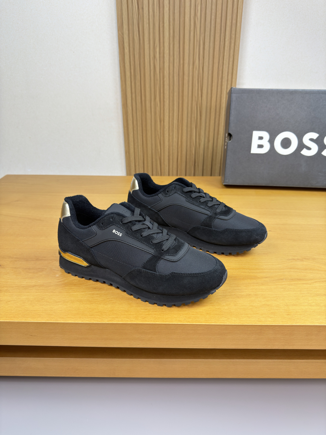 NO:588762,[BOSS] BOSS - high-end quality original casual sports shoes - upper Nappa calfskin, suede calfskin, brand high mercerized mesh canvas, shoe body brand plastic module - branded plush cloth lining, foot pads; canvas cloth - outsole ultra-light wear-resistant velvet foam rubber; two-color combined molding outsole - ultra-high quality control, fine workmanship highlighted (high-end, luxury, grade) -Size  39-44 (38, 45, 46, can be customized)·0310,,sneakers,cowhide19860909【BOSS】博思 -高端品质 原单·休闲运动鞋 -鞋面纳帕小牛皮、反绒小牛皮、品牌高丝光网帆布、鞋身品牌塑胶模块 -内里品牌毛绒布,垫脚；帆布布匹 -大底超轻耐磨绒发泡·橡胶；双色组合成型大底 -超高品控·做工精细凸显(高端·贵气·档次) -Size 39-44（38,45,46,可订做)·0310,,sneakers,cowhide,Men's shoes