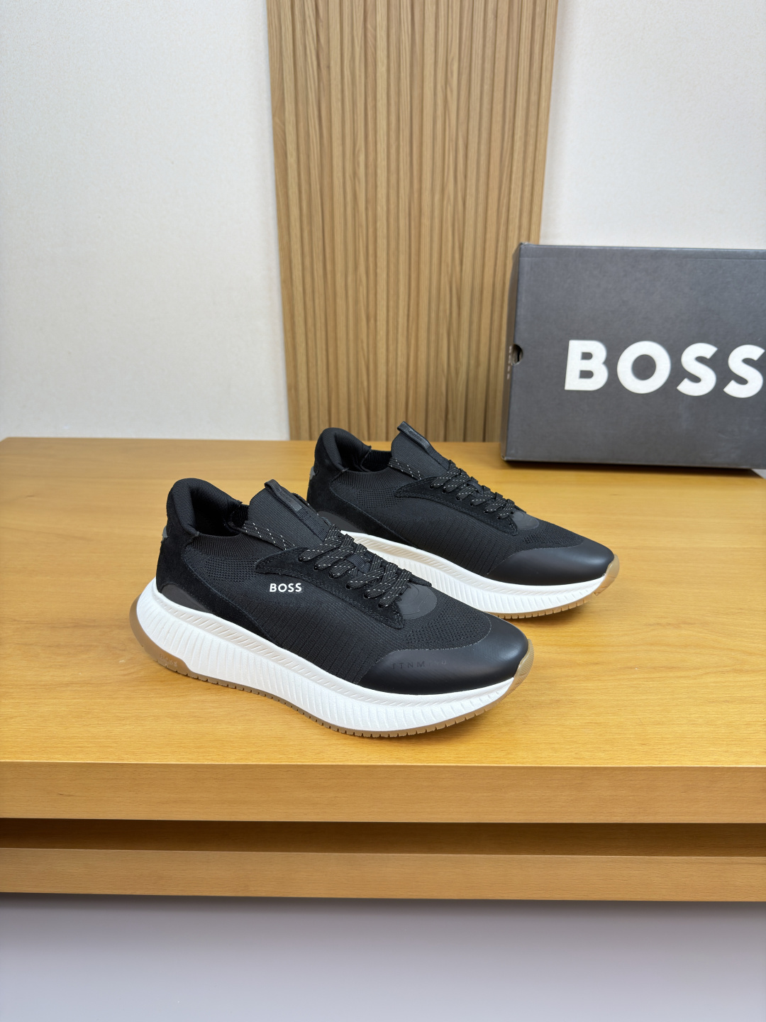 NO:588767,[BOSS] BOSS - high-end quality original casual sports shoes - upper suede calfskin, brand fly-knit (knitted) cloth, tongue brand logo webbing, shoe body. Thermal transfer printing process - lining canvas cloth - outsole ultra-light TPU foam rubber; two-color molded outsole - ultra-high quality control, fine workmanship highlighted (high-end, luxury, grade) -Size  39-44 (38, 45, 46, can be customized)·0310,,sneakers,cowhide19860909【BOSS】博思 -高端品质 原单·休闲运动鞋 -鞋面反绒小牛皮、品牌飞织（针织）布匹、鞋舌品牌logo织带、鞋身.热转印工艺 -内里帆布布匹 -大底超轻TPU发泡·橡胶；双色成型大底 -超高品控·做工精细凸显(高端·贵气·档次) -Size 39-44（38,45,46,可订做)·0310,,sneakers,cowhide,Men's shoes