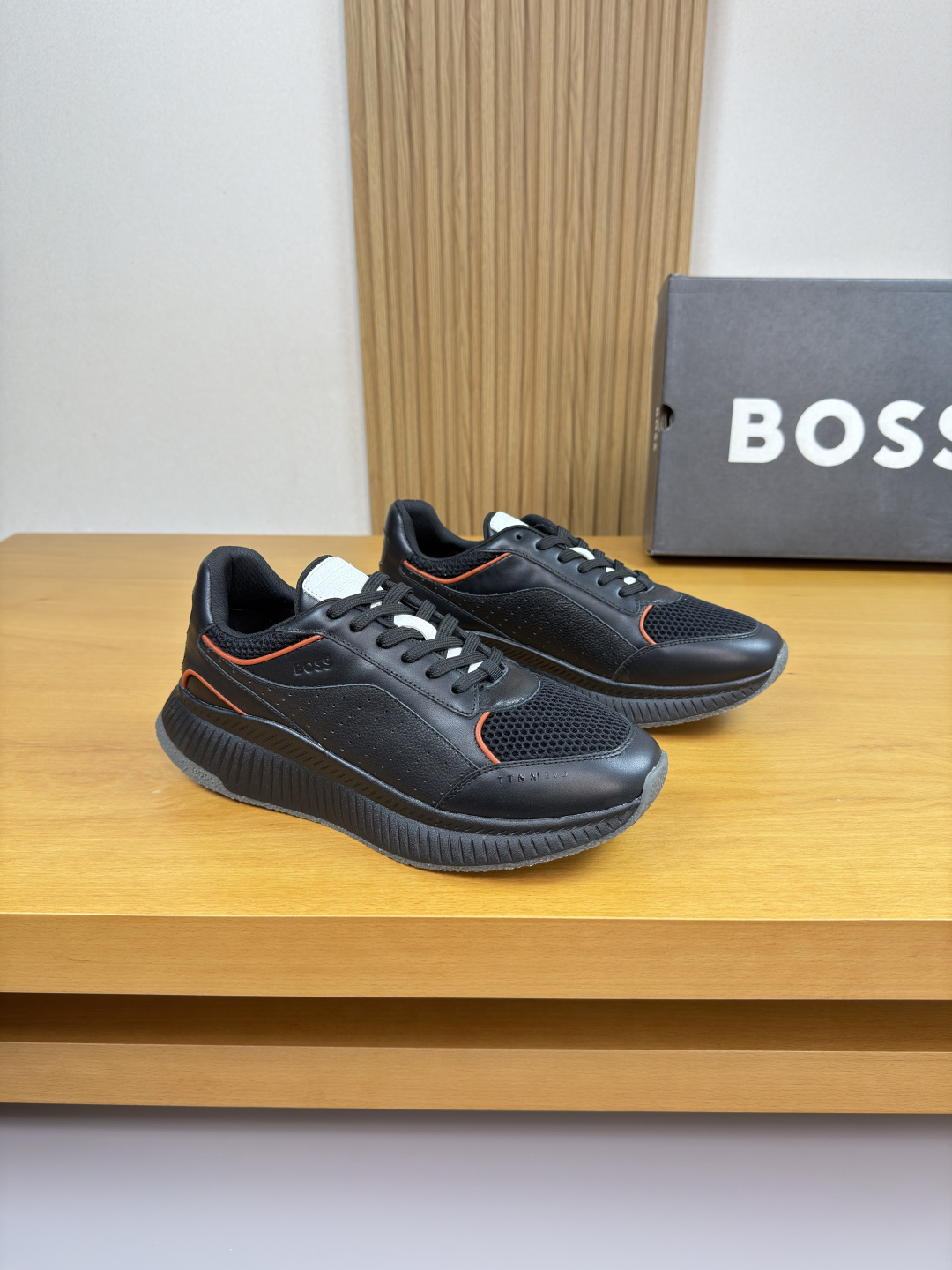 NO:588780,[BOSS] BOSS - High-end quality original casual sports shoes - Nappa calfskin upper, pebbled calfskin, branded hollow mesh canvas fabric, tongue, heel, toe, thermal transfer high frequency brand logo - Canvas fabric lining - Outsole ultra-light TPU foam rubber; two-color molded outsole - Ultra-high quality control, fine workmanship highlighted (high-end, luxury, grade) -Size  39-44 (38, 45, 46, can be customized)·0310,,sneakers,cowhide19860909【BOSS】博思 -高端品质 原单·休闲运动鞋 -鞋面纳帕小牛皮、荔纹小牛皮、品牌镂空网帆布布匹、鞋舌.后跟.鞋头.热转印高周波品牌logo -内里帆布布匹 -大底超轻TPU发泡·橡胶；双色成型大底 -超高品控·做工精细凸显(高端·贵气·档次) -Size 39-44（38,45,46,可订做)·0310,,sneakers,cowhide,Men's shoes