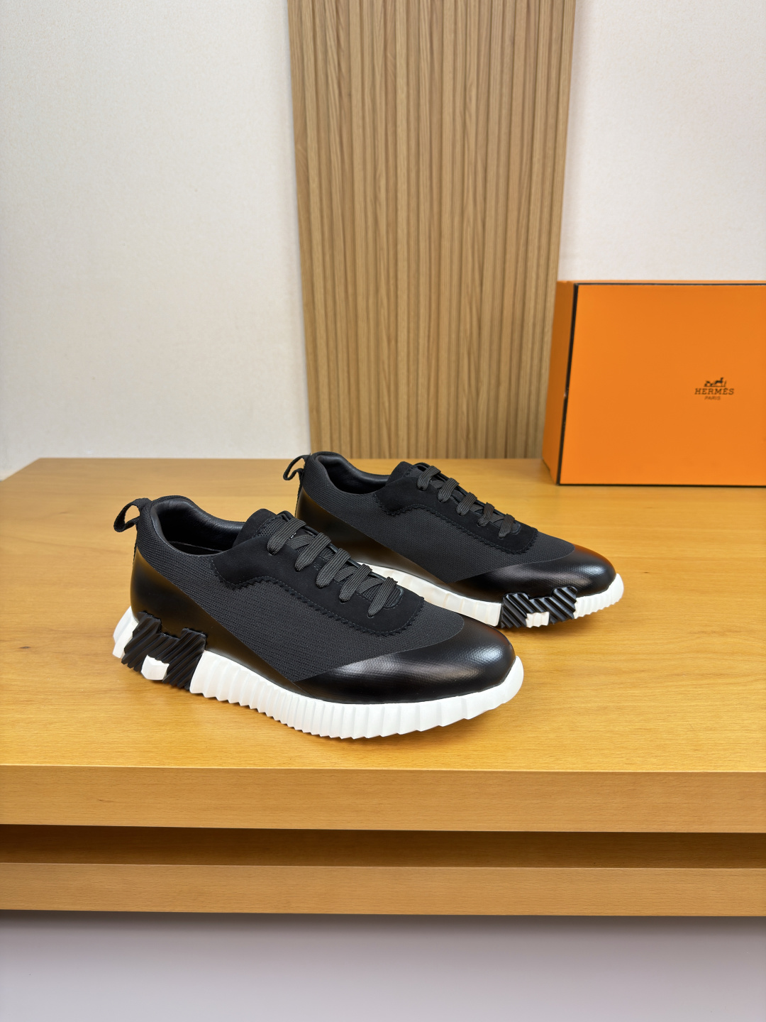 NO:604188,[HERMES] Hermès - High-end quality original order casual sports shoes - Suede suede sheepskin upper, brand high mercerized canvas. Hot-heated technology, tongue. Air pressure brand logo, heel. Brand webbing - Water-dyed cowhide inside - Outsole ultra-light TPU foam · Rubber combined molding two-color outsole - Ultra-high quality control · Fine workmanship highlights (high-end, luxury, grade) -Size  39-44 (38,45,46,47, can be customized)·H0183,,hermes,hermes,sneakers,cowhide,sheep19860909【 HERMES】爱马仕 -高端品质 原单·休闲运动鞋 -鞋面反绒羊京皮、品牌高丝光帆布.热切工艺、鞋舌.空压品牌logo、后跟.品牌织带 -内里水染牛皮 -大底超轻TPU发泡·橡胶组合成型双色大底 -超高品控·做工精细凸显(高端·贵气·档次) -Size 39-44（38,45,46,47,可订做)·H0183,,hermes,hermes,sneakers,cowhide,sheep,Men's shoes