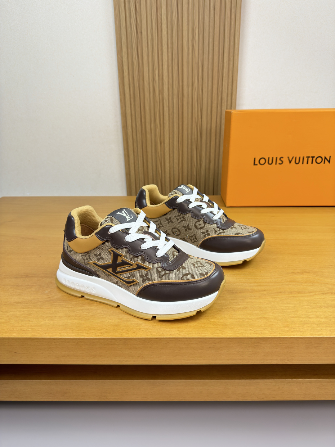 NO:604377,[Louis Vuitton] Louis Vuitton - High-end quality original order · Casual sports shoes - Nappa calfskin upper, brand totem high mercerized canvas, shoe body sewn with brand totem, tongue, sewn brand cloth label, heel. Silk screen brand logo - Inner brand canvas - Outsole ultra-light TPU foam rubber; molded outsole - Ultra-high quality control, fine workmanship highlighted (high-end, luxury, grade) -Size  39-44 (38, 45, 46, 47, can be customized)·L0179,,louis vuitton,louis vuitton,sneakers,cowhide19860909【Louis Vuitton】路易威登 -高端品质 原单 ·休闲运动鞋 -鞋面纳帕小牛皮、品牌图腾高丝光帆布、鞋身车缝品牌图腾、鞋舌.车缝品牌布标、后跟.丝印品牌Logo -内里品牌帆布 -大底超轻TPU发泡·橡胶；成型大底 -超高品控·做工精细凸显(高端·贵气·档次) -Size 39-44（38、45,46,47,可订做)·L0179,,louis vuitton,louis vuitton,sneakers,cowhide,Men's shoes