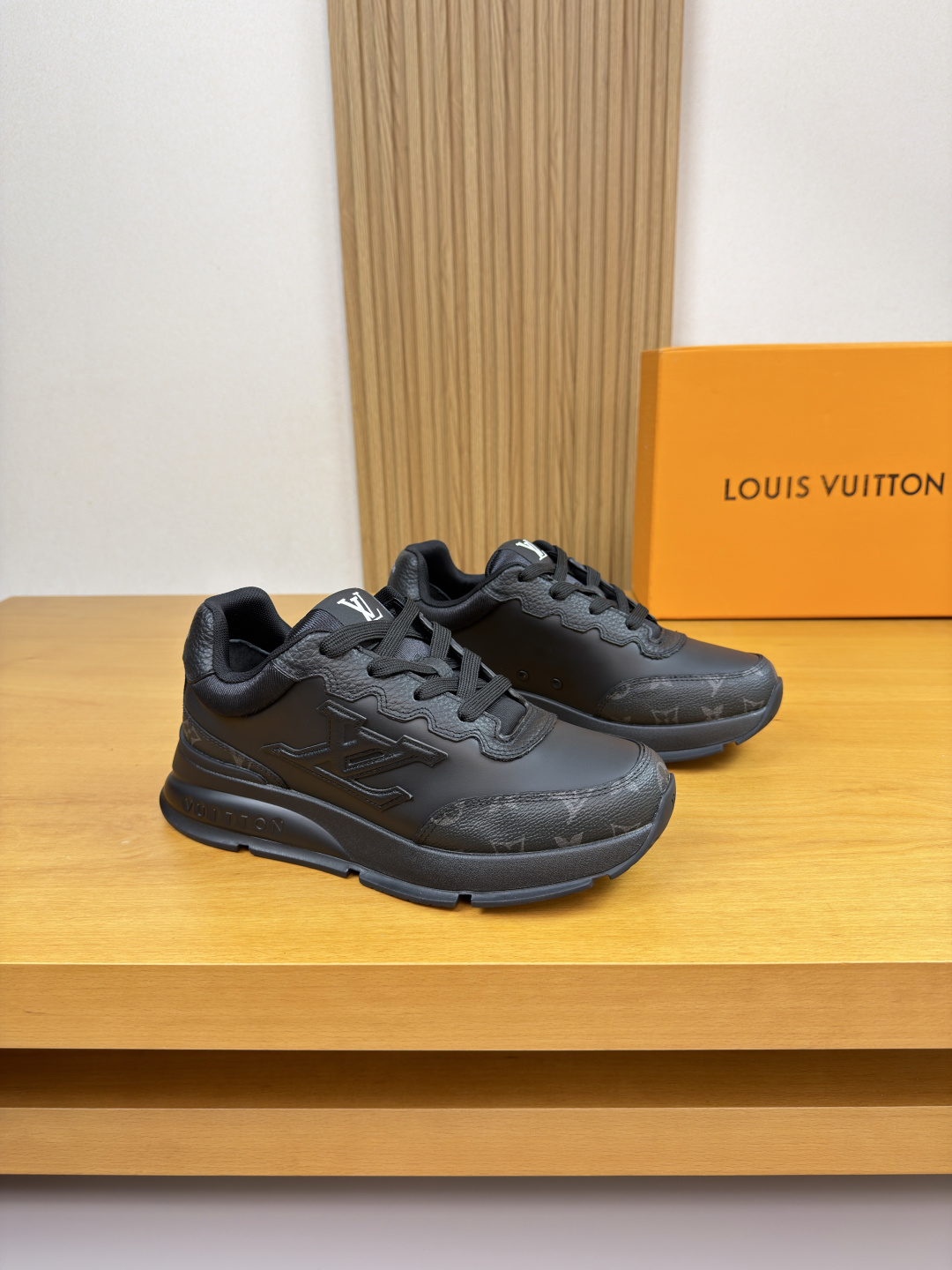 NO:604400,[Louis Vuitton] Louis Vuitton - High-end quality original order Couple's wear·Casual sports shoes -Upper pebbled calf leather, Nappa calf leather, brand totem PVC leather, shoe body sewn with brand totem, tongue. Sewn brand cloth label, heel. Silk screen brand logo -Inner brand canvas -Outsole ultra-light TPU foam rubber; molded outsole -Ultra-high quality control, fine workmanship highlights (high-end, luxury, grade)  -Size Unisex 35-44 (female 35, 40, male 38, 45, 46, 47, can be customized)·L0179,,louis vuitton,louis vuitton,sneakers,cowhide19860909【Louis Vuitton】路易威登 -高端品质 原单 情侣装·休闲运动鞋 -鞋面荔纹小牛皮、纳帕小牛皮、品牌图腾PVC皮料、鞋身车缝品牌图腾、鞋舌.车缝品牌布标、后跟.丝印品牌Logo -内里品牌帆布 -大底超轻TPU发泡·橡胶；成型大底 -超高品控·做工精细凸显(高端·贵气·档次) -Size 男女同款35-44（女35,40,男38、45,46,47,可订做)·L0179,,louis vuitton,louis vuitton,sneakers,cowhide,Men's shoes