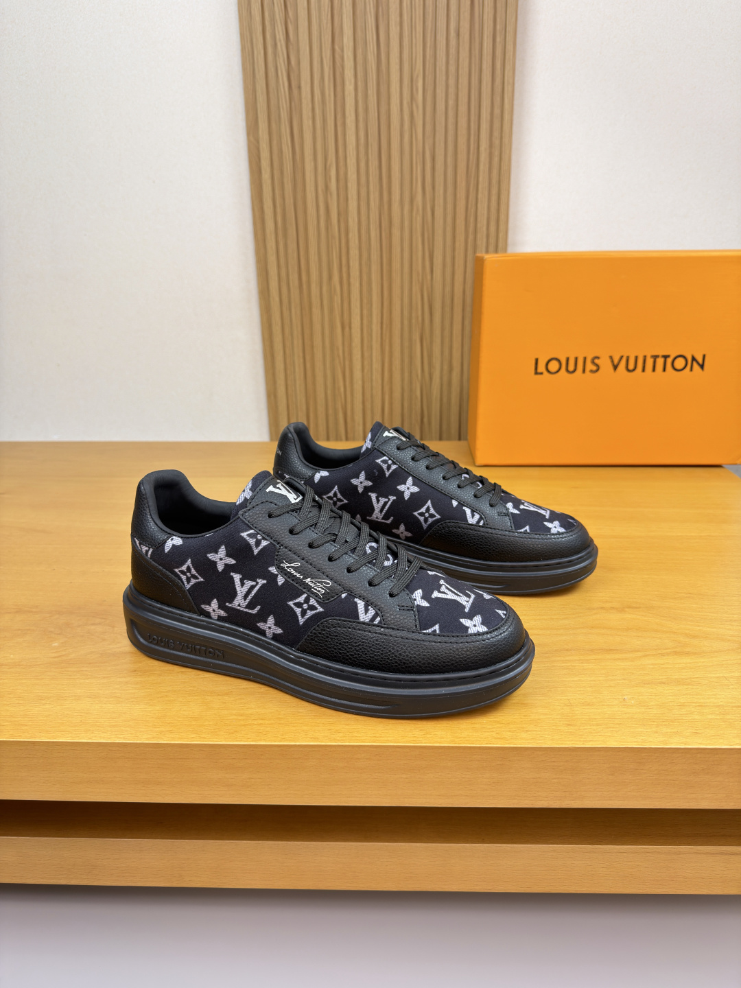 NO:604405,[Louis Vuitton] Louis Vuitton - high-end quality original order casual sports shoes - upper pebbled calfskin, brand totem mercerized velvet, shoe body, tongue, heel. silk screen high-frequency brand LOGO - water-dyed cowhide lining - ultra-light TPU foam outsole; molded outsole - ultra-high quality control, fine workmanship highlighted (high-end, luxury, grade) -Size  38-44 (45, can be customized)·L0117,,louis vuitton,louis vuitton,sneakers,cowhide19860909【Louis Vuitton】路易威登 -高端品质 原单·休闲运动鞋 -鞋面荔纹小牛皮、品牌图腾丝光绒布匹、鞋身.鞋舌.后跟.丝印高周波品牌LOGO -内里水染牛皮 -大底超轻TPU发泡; 成型大底 -超高品控·做工精细凸显(高端·贵气·档次) -Size 38-44（45,可订做)·L0117,,louis vuitton,louis vuitton,sneakers,cowhide,Men's shoes