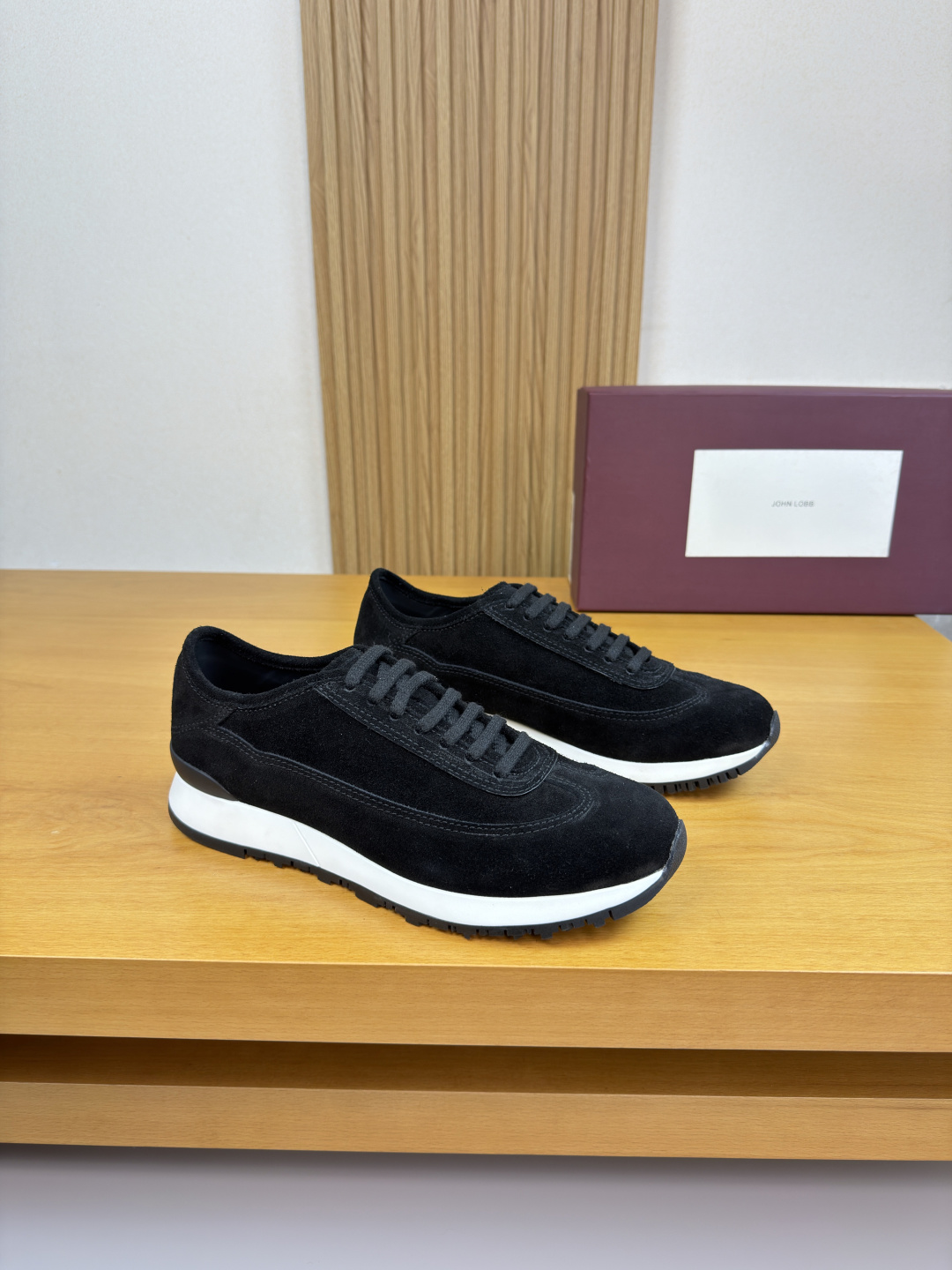 NO:604858,[John Lobb] John Lobb - High-end quality original casual sports shoes from Hermès - Imported high mercerized suede calf leather on the upper, spliced stitching on the upper - Water-dyed cow leather on the inside - Ultra-light TPU foam rubber on the outsole; two-color molded outsole - Ultra-high quality control, fine workmanship highlighted (high-end, luxury, grade) -Size  39-44 (38.45.46.47. Can be customized)·PRD0057,,hermes,sneakers,cowhide19860909【John Lobb】约翰·洛布 -高端品质 原单·爱马仕旗下休闲运动鞋 -鞋面进口高丝光反绒小牛皮、鞋面拼接车缝线 -内里水染牛皮 -大底超轻TPU发泡·橡胶；双色成型大底 -超高品控·做工精细凸显(高端·贵气·档次) -Size 39-44（38.45.46.47.可订做)·PRD0057,,hermes,sneakers,cowhide,Men's shoes