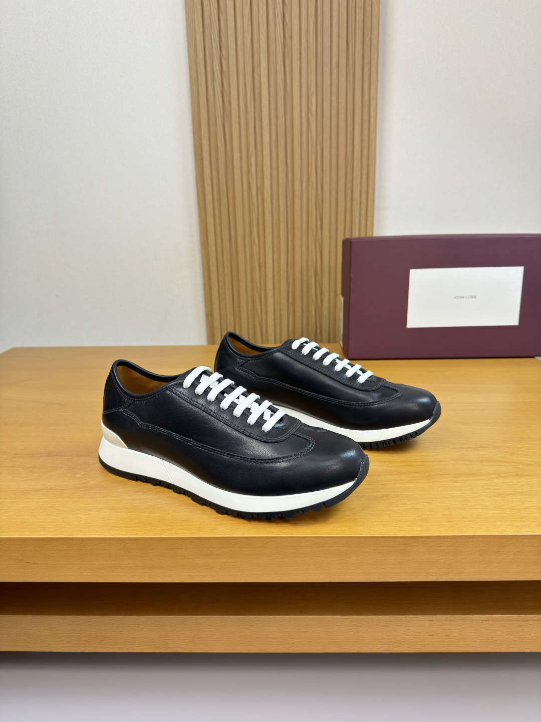 NO:604860,[John Lobb] John Lobb - high-end quality original casual sports shoes from Hermès - imported nappa calfskin upper, stitched uppers - water-dyed cowhide lining - ultra-light TPU foam rubber outsole; two-color molded outsole - ultra-high quality control, fine workmanship (high-end, luxury, grade) -Size  39-44 (38.45.46.47. Can be customized)·PRD0057,,hermes,sneakers,cowhide19860909【John Lobb】约翰·洛布 -高端品质 原单·爱马仕旗下休闲运动鞋 -鞋面进口纳帕小牛皮、鞋面拼接车缝线 -内里水染牛皮 -大底超轻TPU发泡·橡胶；双色成型大底 -超高品控·做工精细凸显(高端·贵气·档次) -Size 39-44（38.45.46.47.可订做)·PRD0057,,hermes,sneakers,cowhide,Men's shoes