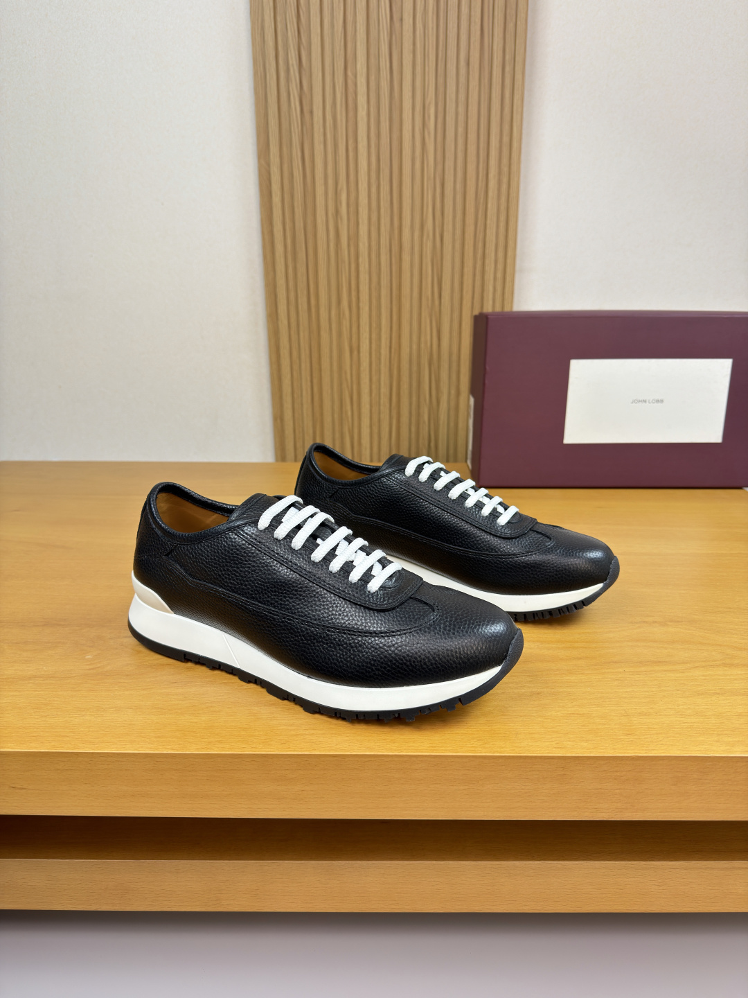 NO:604864,[John Lobb] John Lobb - high-end quality original casual sports shoes from Hermès - imported pebbled calfskin upper, stitched upper - water-dyed cowhide lining - ultra-light TPU foam rubber outsole; two-color molded outsole - ultra-high quality control, fine workmanship (high-end, luxury, grade) -Size  39-44 (38.45.46.47. Can be customized)·PRD0057,,hermes,sneakers,cowhide19860909【John Lobb】约翰·洛布 -高端品质 原单·爱马仕旗下休闲运动鞋 -鞋面进口荔纹小牛皮、鞋面拼接车缝线 -内里水染牛皮 -大底超轻TPU发泡·橡胶；双色成型大底 -超高品控·做工精细凸显(高端·贵气·档次) -Size 39-44（38.45.46.47.可订做)·PRD0057,,hermes,sneakers,cowhide,Men's shoes