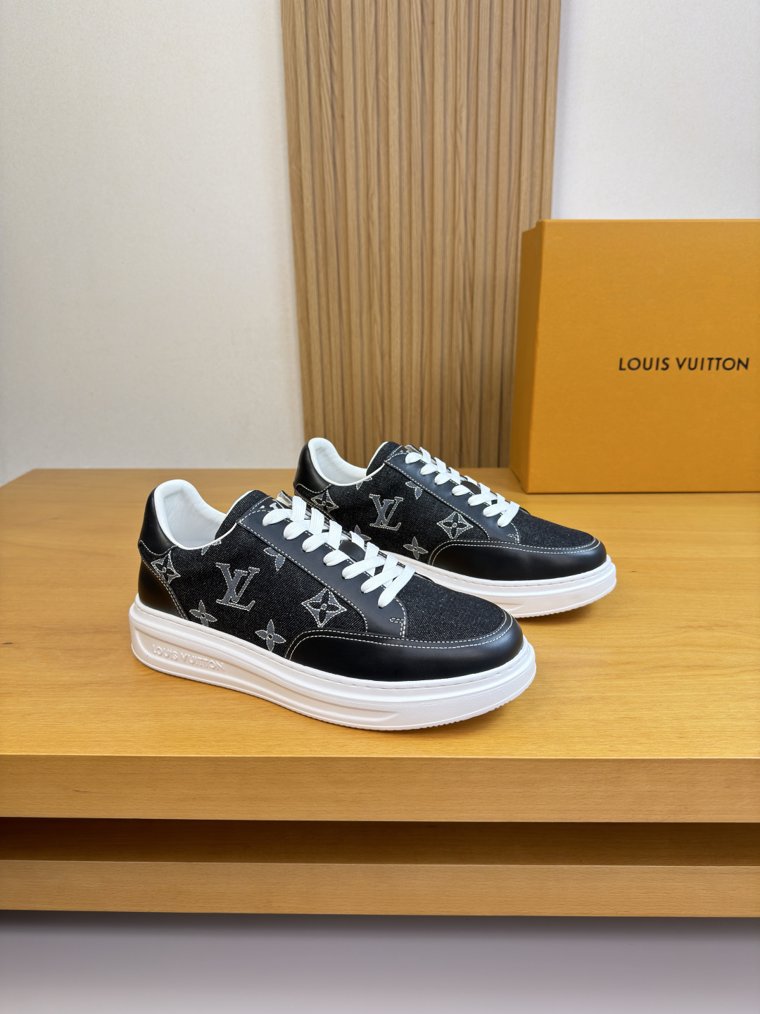 NO:605051,[Louis Vuitton] Louis Vuitton - High-end quality original casual sports shoes - Nappa calfskin upper, color-changing stitching technology, denim canvas embroidered brand totem, shoe body, tongue, heel. Silk-printed high-frequency brand LOGO - Water-dyed cowhide lining - Ultra-light TPU foam outsole; Molded outsole - Ultra-high quality control, fine workmanship highlighted (high-end, luxury, grade) -Size  38-44 (45, can be customized)·L03303,,louis vuitton,louis vuitton,sneakers,cowhide19860909【Louis Vuitton】路易威登 -高端品质 原单·休闲运动鞋 -鞋面纳帕小牛皮、跳色车缝线工艺、牛仔帆布刺绣品牌图腾、鞋身.鞋舌.后跟.丝印高周波品牌LOGO -内里水染牛皮 -大底超轻TPU发泡; 成型大底 -超高品控·做工精细凸显(高端·贵气·档次) -Size 38-44（45,可订做)·L03303,,louis vuitton,louis vuitton,sneakers,cowhide,Men's shoes
