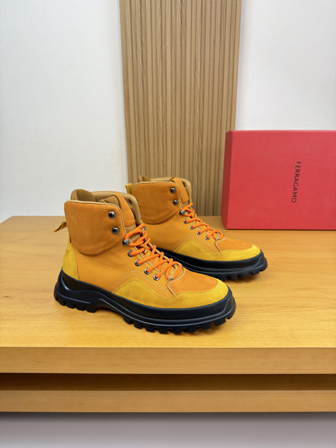 NO:605073,[Ferragamo] Ferragamo - high-end quality original order. High-top casual sports shoes - upper nubuck calfskin, high mercerized suede calfskin, brand canvas cloth, tongue air-pressure brand totem, heel brand webbing - water-dyed cowhide lining - ultra-light TPU foam outsole; molded outsole - ultra-high quality control and fine workmanship (high-end, luxury, grade) -Size  39-44 (38, 45, 46, can be customized)·FR03303,,ferragamo,ferragamo,sneakers,cowhide19860909【 Ferragamo】菲拉格慕 -高端品质 原单.高帮休闲运动鞋 -鞋面磨砂小牛皮、高丝光反绒小牛皮、品牌帆布布匹、鞋舌空压品牌图腾、后跟品牌织带 -内里水染牛皮 -大底超轻TPU发泡；成型大底 -超高品控·做工精细凸显(高端·贵气·档次) -Size 39-44（38,45,46,可订做)·FR03303,,ferragamo,ferragamo,sneakers,cowhide,Men's shoes