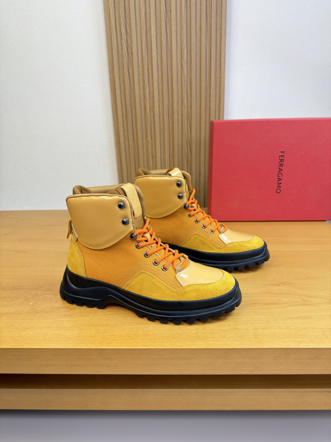 NO:605075,[Ferragamo] Ferragamo - high-end quality original order. High-top casual sports shoes - upper Nappa calfskin, high mercerized suede calfskin, brand canvas cloth, tongue air-pressure brand totem, heel brand webbing - lining water-dyed cowhide - outsole ultra-light TPU foam; molded outsole - ultra-high quality control and fine workmanship (high-end, luxury, grade) -Size  39-44 (38, 45, 46, can be customized)·FR03303,,ferragamo,ferragamo,sneakers,cowhide19860909【 Ferragamo】菲拉格慕 -高端品质 原单.高帮休闲运动鞋 -鞋面纳帕小牛皮、高丝光反绒小牛皮、品牌帆布布匹、鞋舌空压品牌图腾、后跟品牌织带 -内里水染牛皮 -大底超轻TPU发泡；成型大底 -超高品控·做工精细凸显(高端·贵气·档次) -Size 39-44（38,45,46,可订做)·FR03303,,ferragamo,ferragamo,sneakers,cowhide,Men's shoes