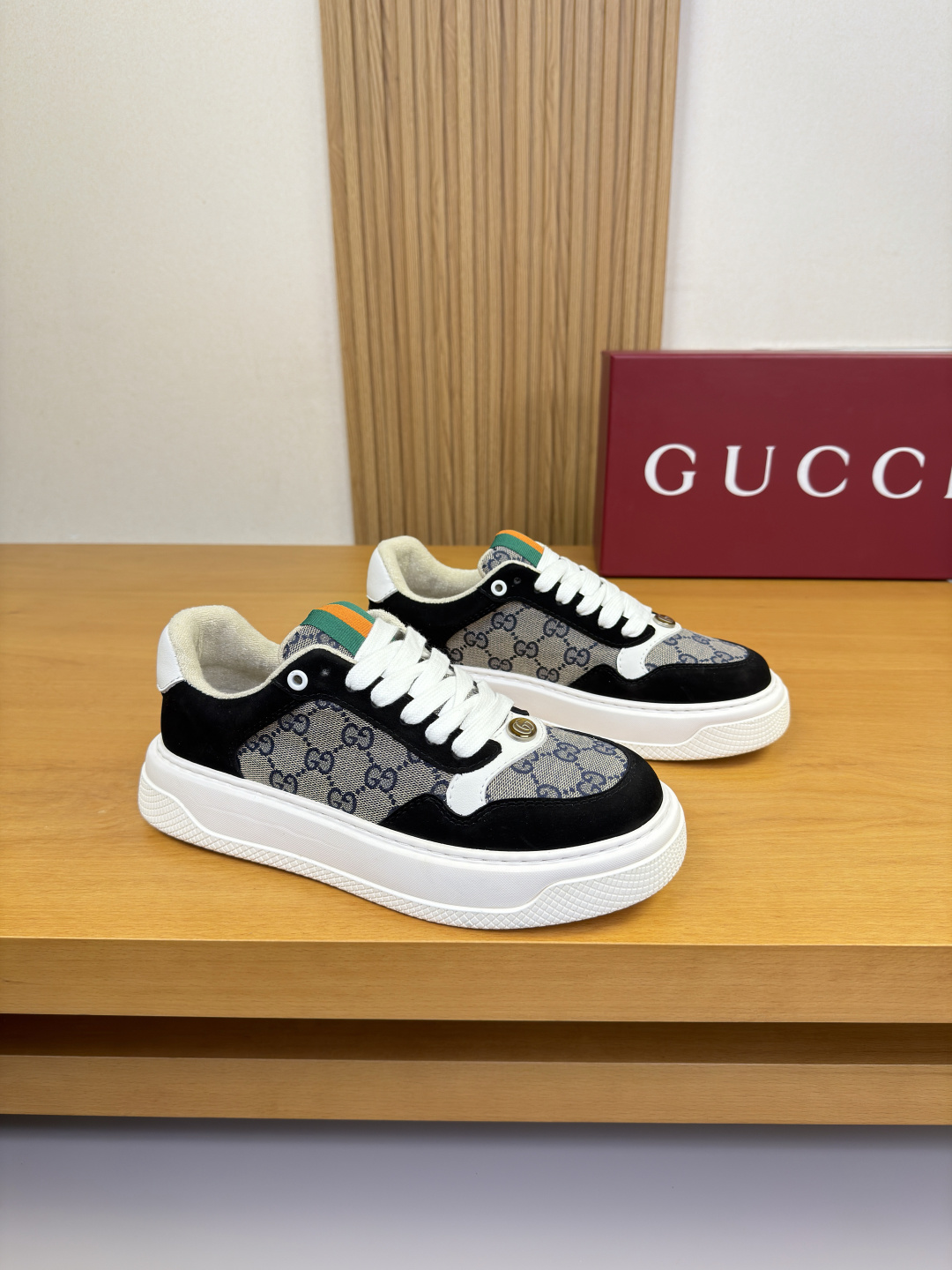 NO:620314,[GUCCI] Gucci - high-end quality original casual sports shoes - upper Nappa calfskin, brand totem fabric, tongue sewn brand webbing, heel screen-printed brand LOGO - brand velvet fabric lining - outsole ultra-light TPU foam rubber; two-color molded outsole - ultra-high quality control, fine workmanship highlighted (high-end, luxury, grade) -Size  39-44 (38,45, can be customized)·G0180,,gucci,gucci,sneakers,cowhide19860909【GUCCI】古驰 -高端品质 原单·休闲运动鞋 -鞋面纳帕小牛皮、品牌图腾布匹、鞋舌车缝品牌织带、后跟丝印品牌LOGO -内里品牌绒毛布匹 -大底超轻TPU发泡·橡胶；双色成型大底 -超高品控·做工精细凸显(高端·贵气·档次) -Size 39-44（38,45,可订做)·G0180,,gucci,gucci,sneakers,cowhide,Men's shoes