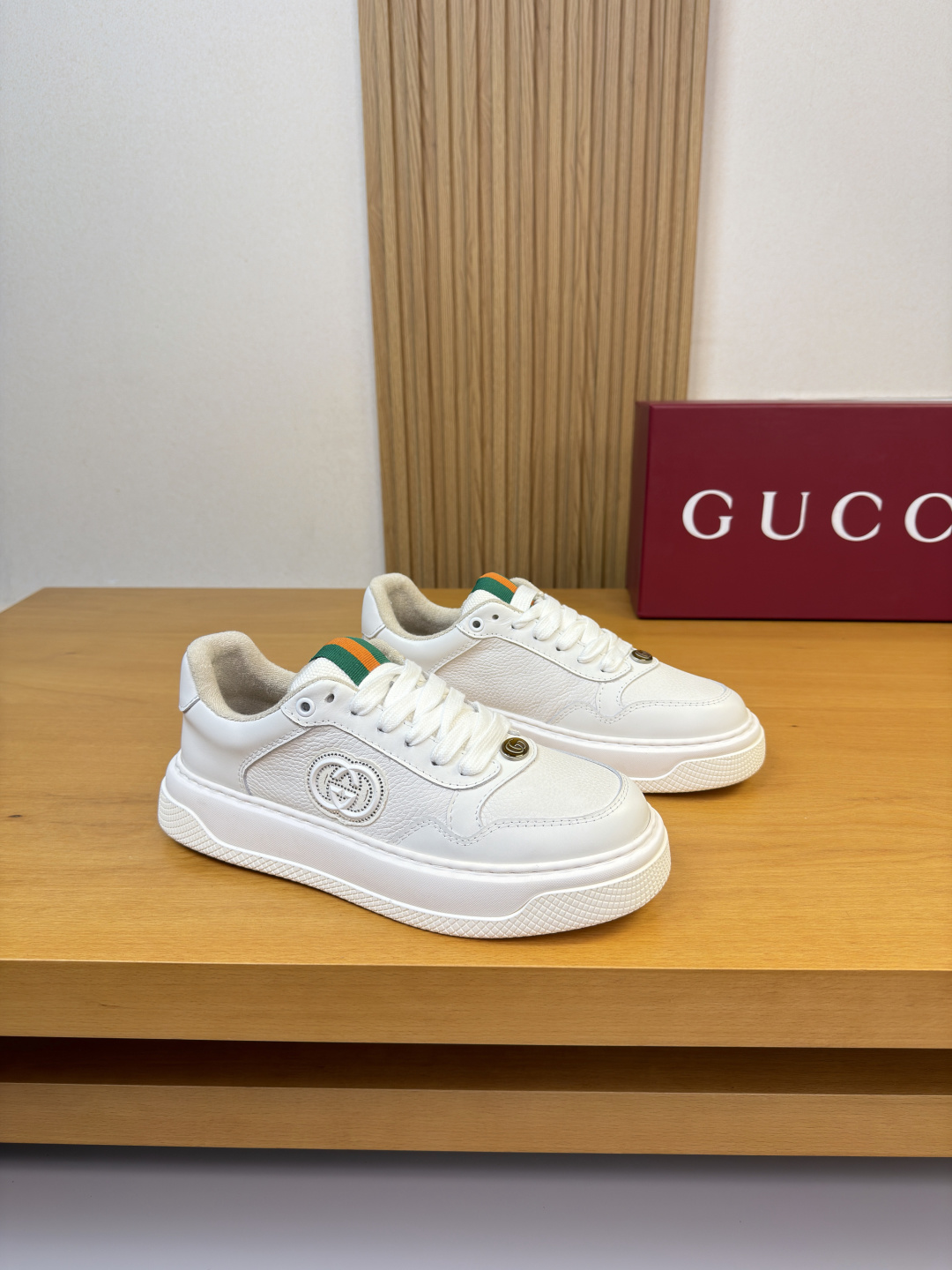 NO:620269,[GUCCI] Gucci - high-end quality original casual sports shoes - upper Nappa calfskin, shoe body sewn brand totem plastic module, tongue sewn brand webbing, heel silk screen brand LOGO - brand velvet fabric lining - outsole ultra-light TPU foam rubber; two-color molded outsole - ultra-high quality control, fine workmanship highlighted (high-end, luxury, grade) -Size  39-44 (38,45, can be customized)·G0180,,gucci,gucci,sneakers,cowhide19860909【GUCCI】古驰 -高端品质 原单·休闲运动鞋 -鞋面纳帕小牛皮、鞋身车缝品牌图腾塑胶模块、鞋舌车缝品牌织带、后跟丝印品牌LOGO -内里品牌绒毛布匹 -大底超轻TPU发泡·橡胶；双色成型大底 -超高品控·做工精细凸显(高端·贵气·档次) -Size 39-44（38,45,可订做)·G0180,,gucci,gucci,sneakers,cowhide,Men's shoes
