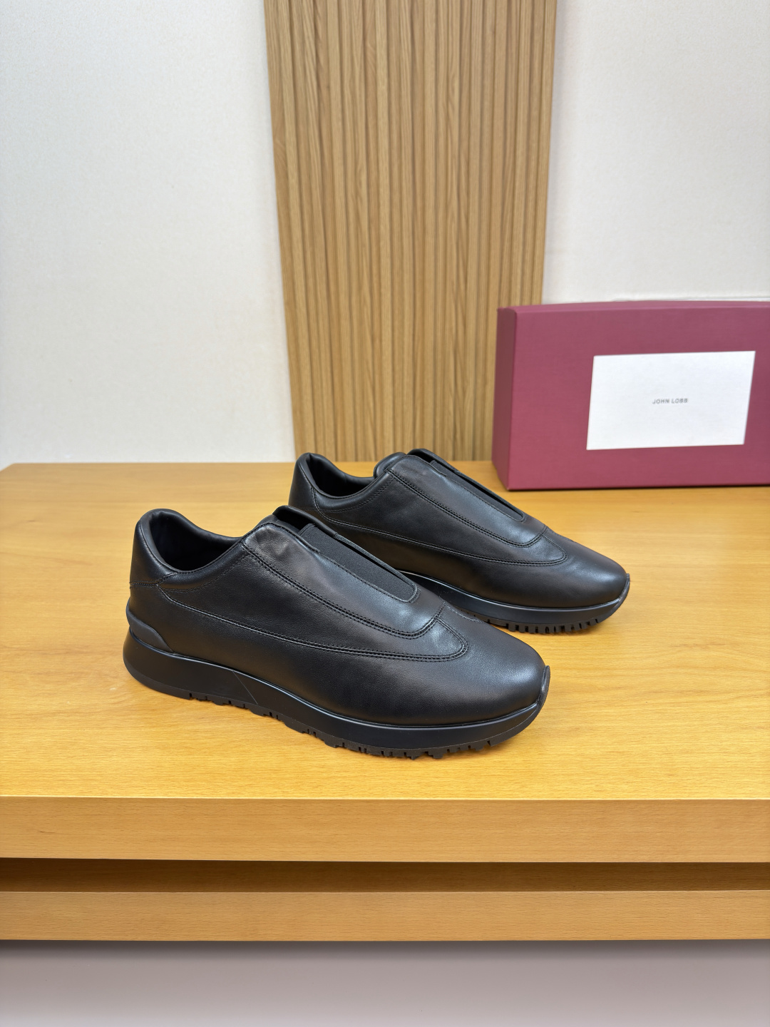 NO:620670,[John Lobb] John Lobb - high-end quality original casual sports shoes from Hermès - imported nappa calfskin upper, stitching stitching inside the upper, tongue elastic band - water-dyed cowhide lining - ultra-light TPU foam rubber outsole; two-color molded outsole - ultra-high quality control, fine workmanship (high-end, luxury, grade) -Size  39-44 (38.45.46. Can be customized)·PRD0146,,hermes,sneakers,cowhide19860909【John Lobb】约翰·洛布 -高端品质 原单·爱马仕旗下休闲运动鞋 -鞋面进口纳帕小牛皮、鞋面内合车缝线、鞋舌松紧带 -内里水染牛皮 -大底超轻TPU发泡·橡胶；双色成型大底 -超高品控·做工精细凸显(高端·贵气·档次) -Size 39-44（38.45.46.可订做)·PRD0146,,hermes,sneakers,cowhide,Men's shoes