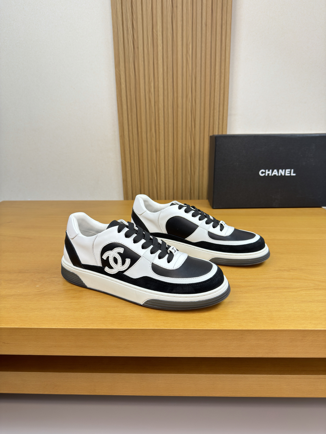 NO:620829,[CHANEL] Chanel - high-end quality original casual sports shoes - upper Nappa calfskin, suede calfskin, shoe body sewn with brand totem, tongue, sewn brand logo cloth - lining water-dyed cowhide, feet; brand 3D canvas - outsole ultra-light TPU rubber; two-color molded outsole - ultra-high quality control, fine workmanship highlighted (high-end, luxury, grade) -Size  39-44 (38,45, can be customized)·CN0186,,chanel,chanel,cowhide19860909【 CHANEL】香奈儿 -高端品质 原单·休闲运动版鞋 -鞋面纳帕小牛皮、反绒小牛皮、鞋身车缝品牌图腾、鞋舌.车缝品牌logo布标 -内里水染牛皮,垫脚;品牌3D帆布 -大底超轻TPU·橡胶; 双色成型大底 -超高品控·做工精细凸显(高端·贵气·档次) -Size 39-44（38,45,可订做)·CN0186,,chanel,chanel,cowhide,Men's shoes