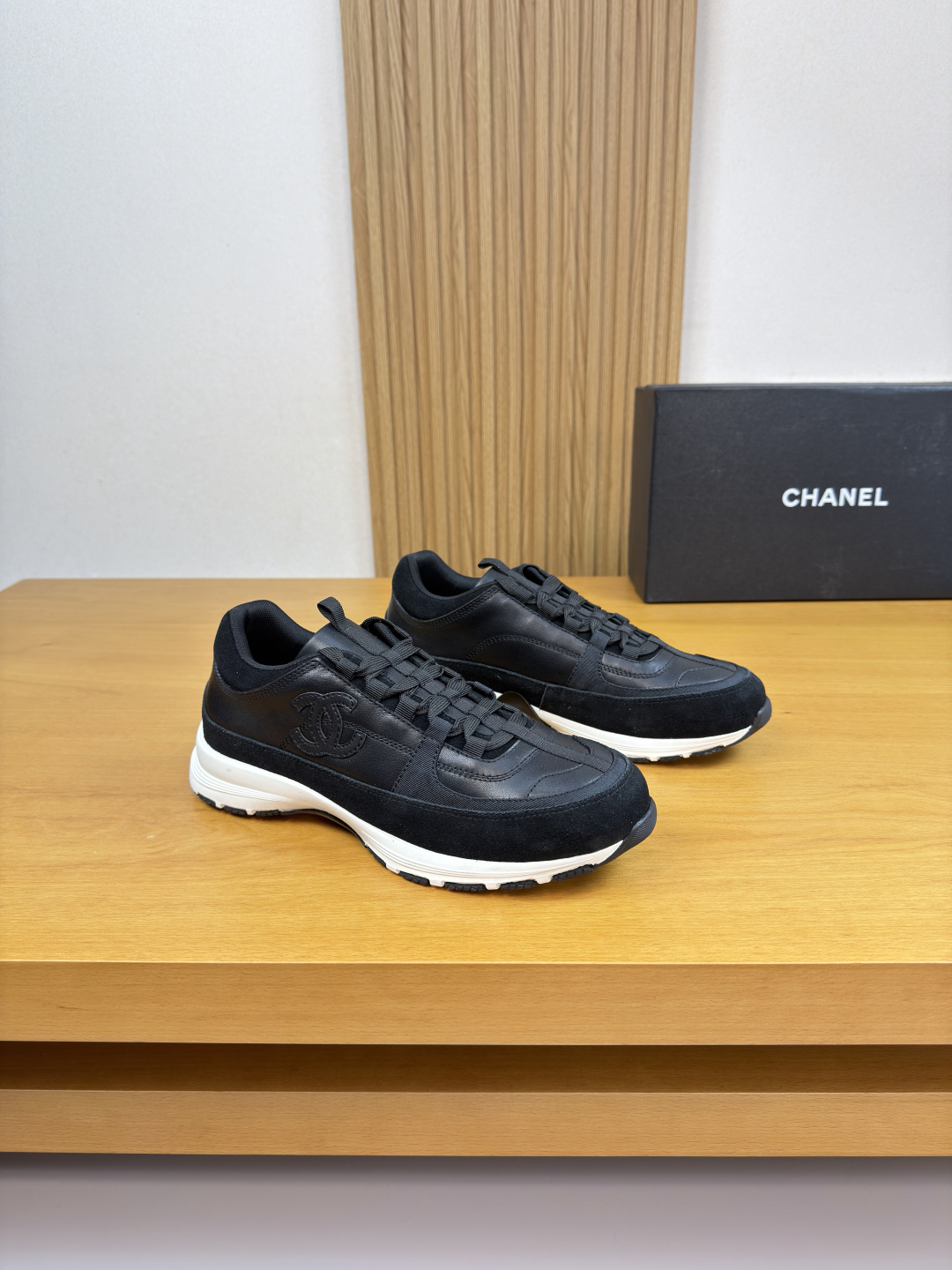 NO:620843,[CHANEL] Chanel - high-end quality original casual sports shoes - upper Nappa calfskin, suede calfskin, shoe body sewn with brand totem, tongue, sewn brand webbing - inner brand canvas, foot pads; brand 3D canvas - outsole ultra-light TPU rubber; two-color molded outsole - ultra-high quality control, fine workmanship highlighted (high-end, luxury, grade) -Size  39-44 (38,45, can be customized)·CN0186,,chanel,chanel,cowhide19860909【 CHANEL】香奈儿 -高端品质 原单·休闲运动版鞋 -鞋面纳帕小牛皮、反绒小牛皮、鞋身车缝品牌图腾、鞋舌.车缝品牌织带 -内里品牌帆布,垫脚;品牌3D帆布 -大底超轻TPU·橡胶; 双色成型大底 -超高品控·做工精细凸显(高端·贵气·档次) -Size 39-44（38,45,可订做)·CN0186,,chanel,chanel,cowhide,Men's shoes
