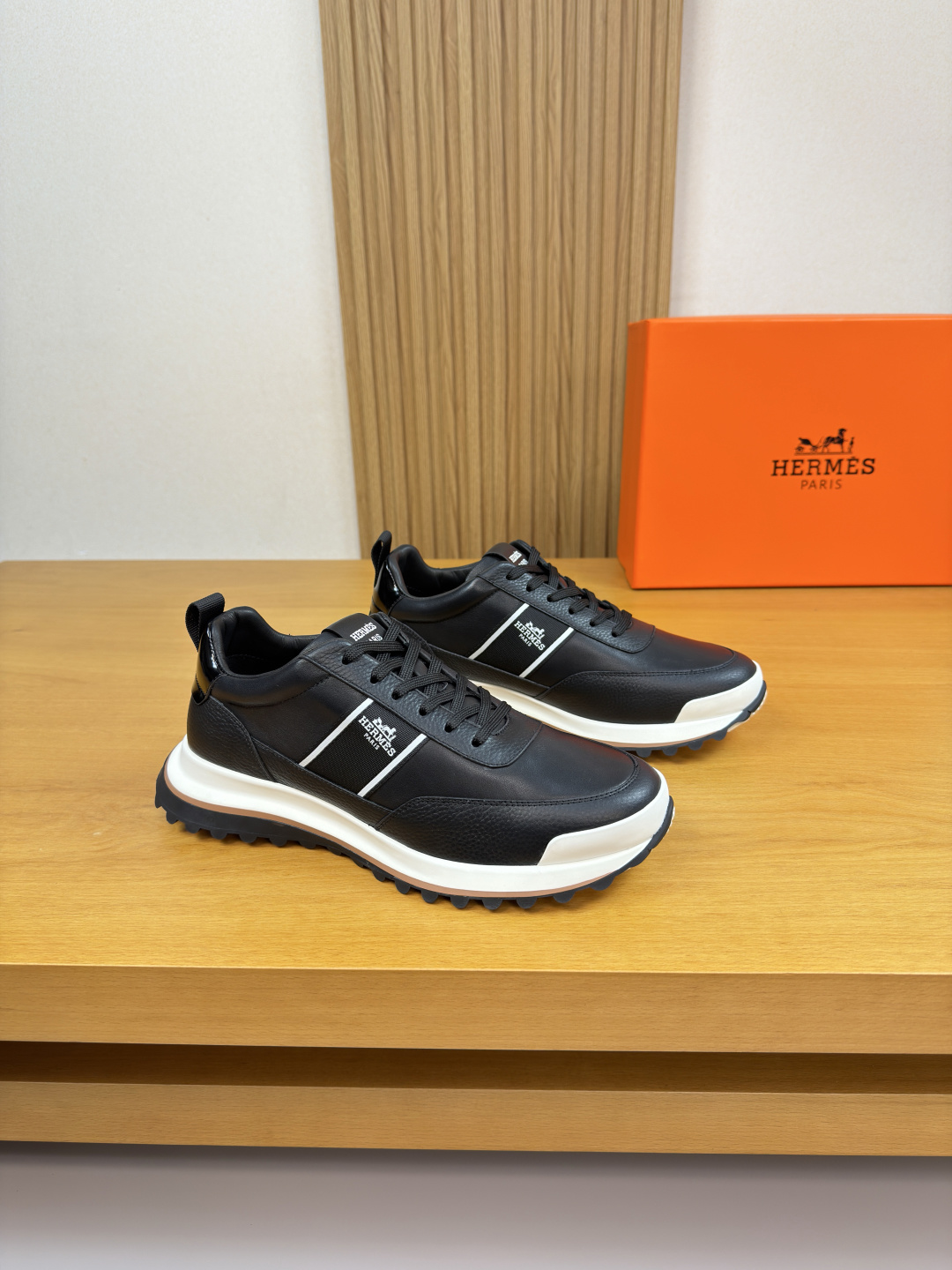 NO:620876,[HERMES] Hermès - high-end quality original casual sports shoes - upper Nappa calfskin, suede calfskin, body sewing brand H totem webbing, tongue, heel, brand logo webbing - lining water-dyed cowhide - outsole ultra-light TPR rubber; two-color molded outsole - ultra-high quality control, fine workmanship highlighted (high-end, luxury, grade) -Size  39-44 (38,45, can be customized)·H0118,,hermes,hermes,sneakers,cowhide19860909【 HERMES】爱马仕 -高端品质 原单·休闲运动鞋 -鞋面纳帕小牛皮、反绒小牛皮、鞋身车缝品牌H图腾织带、鞋舌.后跟.品牌logo织带 -内里水染牛皮 -大底超轻TPR·橡胶；双色成型大底 -超高品控·做工精细凸显(高端·贵气·档次) -Size 39-44（38,45,可订做)·H0118,,hermes,hermes,sneakers,cowhide,Men's shoes