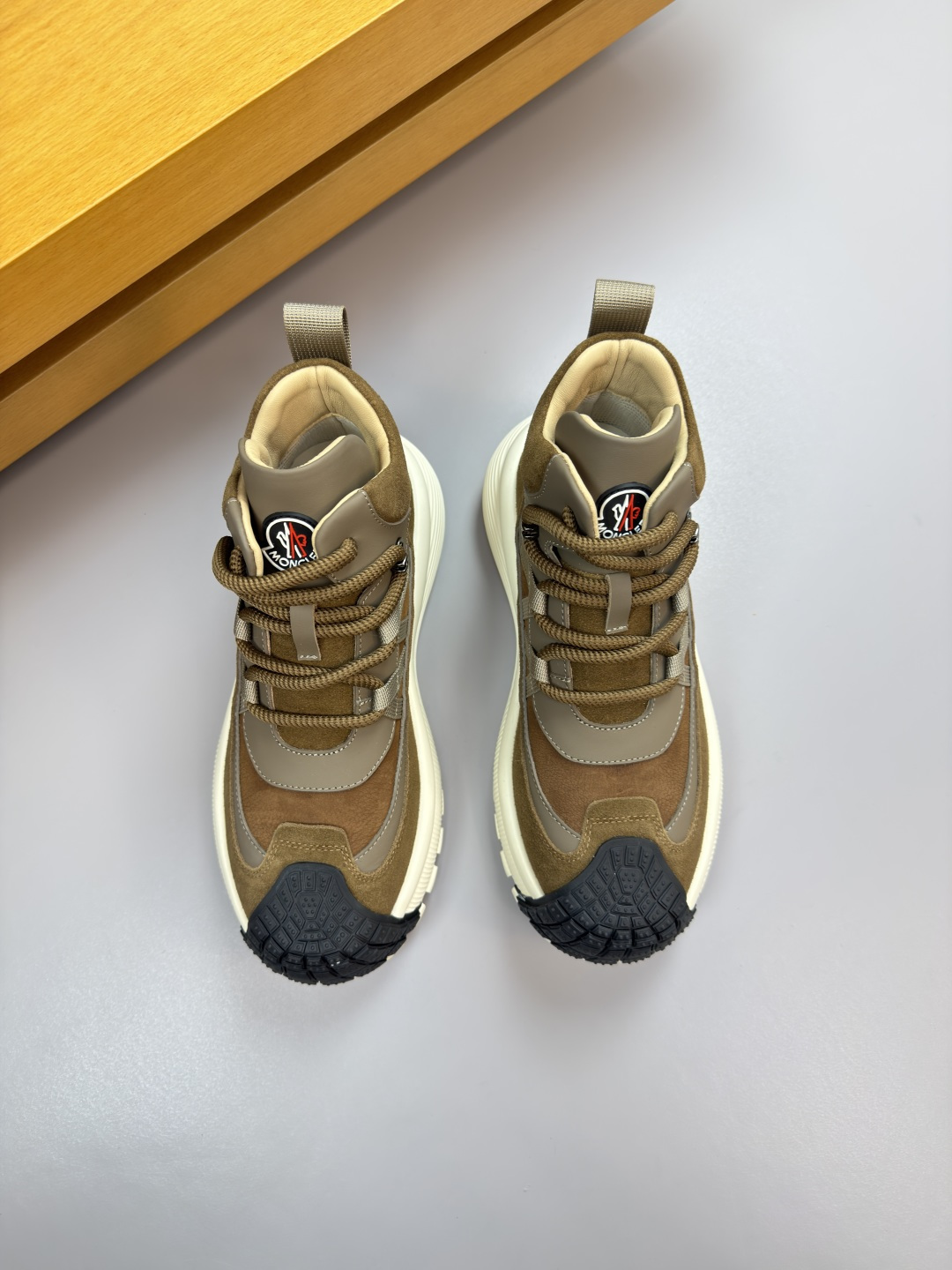 Moncler男 Style Leather Men's Shoes Lookbook Reference image 2