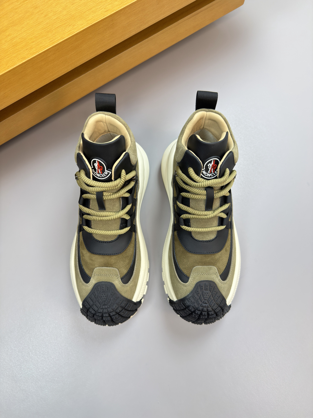Moncler男 Style Leather Men's Shoes Lookbook Reference image 2