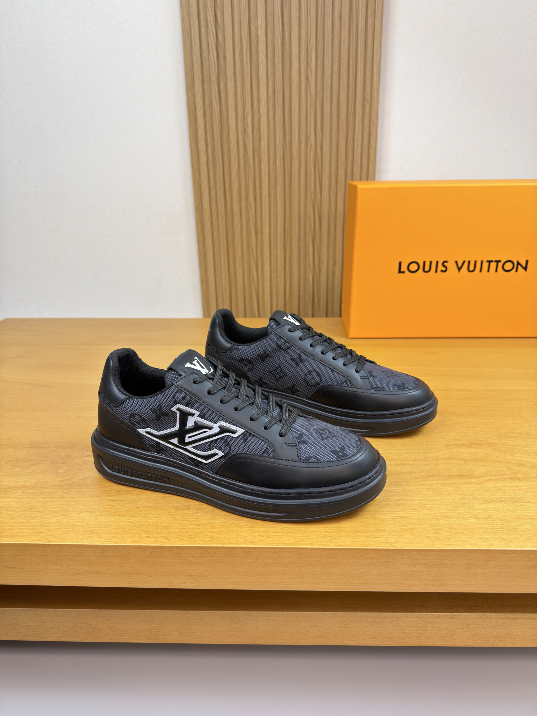 NO:639511,【Louis Vuitton】路易威登 -高端品质 原单·休闲运动鞋 -鞋面纳帕小牛皮、品牌图腾布匹、鞋身.车缝品牌图腾模块、鞋舌.后跟.丝印高周波品牌LOGO -内里品牌帆布 -大底超轻TPU发泡; 成型大底 -超高品控·做工精细凸显(高端·贵气·档次) -Size  38-44 (45, can be customized)·L0117,,louis vuitton,louis vuitton,sneakers,cowhide19860909【Louis Vuitton】路易威登 -高端品质 原单·休闲运动鞋 -鞋面纳帕小牛皮、品牌图腾布匹、鞋身.车缝品牌图腾模块、鞋舌.后跟.丝印高周波品牌LOGO -内里品牌帆布 -大底超轻TPU发泡; 成型大底 -超高品控·做工精细凸显(高端·贵气·档次) -Size 38-44（45,可订做)·L0117,,louis vuitton,louis vuitton,sneakers,cowhide,Men's shoes