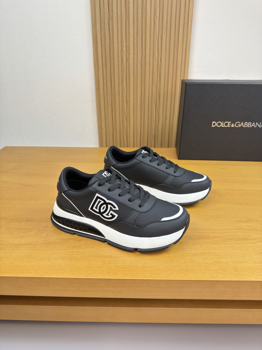 NO:639522,[DOLCE & GABBANA] Dolce & Gabbana - high-end quality original casual sports shoes - upper pebbled calfskin, nappa calfskin, shoe body, sewn brand totem, tongue, sewn brand logo cloth label, heel. Silk screen brand logo - inner brand canvas - outsole ultra-light TPU foam rubber; two-color molded outsole - ultra-high quality control, fine workmanship highlighted (high-end, luxury, grade) -Size  39-44 (38,45, can be customized)·DG0861,,Dolce&Gabbana,Dolce&Gabbana,sneakers,cowhide19860909【DOLCE & GABBANA】杜嘉班纳 -高端品质 原单·休闲运动鞋 -鞋面荔纹小牛皮、纳帕小牛皮、鞋身.车缝品牌图腾、鞋舌.车缝品牌logo布标、后跟.丝印品牌logo -内里品牌帆布 -大底超轻TPU发泡·橡胶; 双色成型大底 -超高品控·做工精细凸显(高端·贵气·档次) -Size 39-44（38,45,可订做)·DG0861,,Dolce&Gabbana,Dolce&Gabbana,sneakers,cowhide,Men's shoes