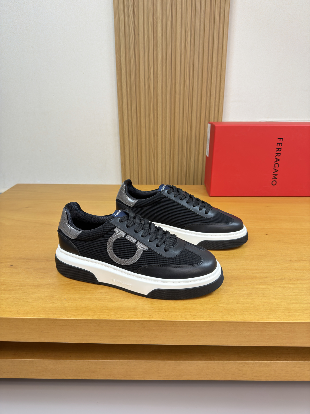 NO:639689,[Ferragamo] Ferragamo - high-end quality original casual sports shoes - upper Nappa calfskin, stone pattern cowhide, high mercerized striped cloth, shoe body. Sewn brand logo totem, tongue. Sewn brand logo cloth label - High mercerized canvas lining, foot pads; water-dyed cowhide - Outsole ultra-light TPU foam rubber; Molded outsole - Ultra-high quality control, fine workmanship highlighted (high-end, luxury, grade) -Size  38-44 (45, 46, can be customized)·FR0157,,ferragamo,ferragamo,sneakers,cowhide19860909【 Ferragamo】菲拉格慕 -高端品质 原单·休闲运动鞋 -鞋面纳帕小牛皮、石头纹牛皮、高丝光条纹布匹、鞋身.车缝品牌logo图腾、鞋舌.车缝品牌logo布标 -内里高丝光帆布,垫脚；水染牛皮 -大底超轻TPU发泡·橡胶; 成型大底 -超高品控·做工精细凸显(高端·贵气·档次) -Size 38-44（45,46,可订做)·FR0157,,ferragamo,ferragamo,sneakers,cowhide,Men's shoes