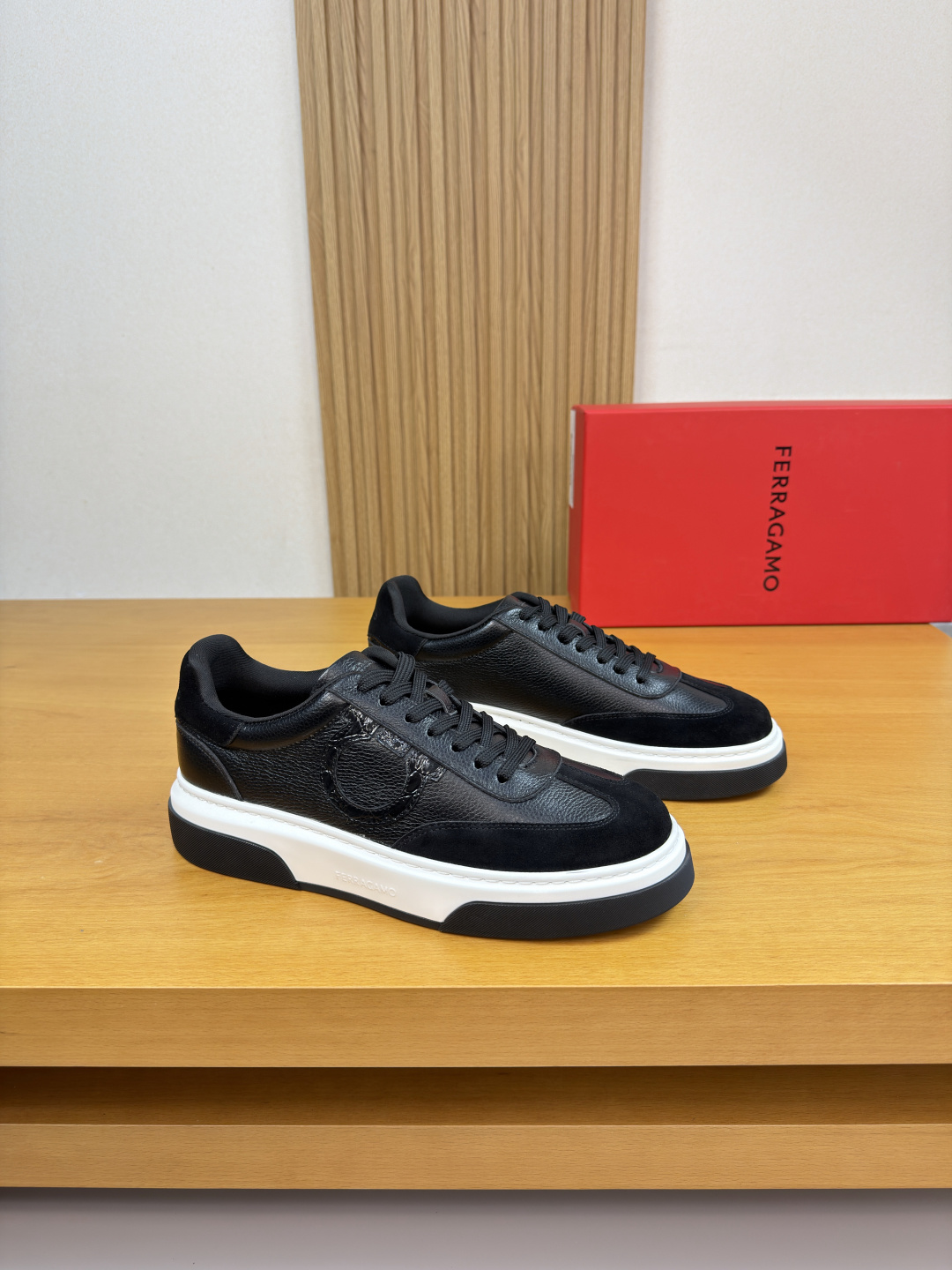 NO:639691,[Ferragamo] Ferragamo - high-end quality original casual sports shoes - upper pebbled calfskin, stone patterned calfskin, suede calfskin, shoe body, sewn brand logo totem, tongue, air pressure brand logo - high mercerized canvas lining, foot pads; water-dyed cowhide - outsole ultra-light TPU foam rubber; molded outsole - ultra-high quality control, fine workmanship highlighted (high-end, luxury, grade) -Size  38-44 (45, 46, can be customized)·FR0157,,ferragamo,ferragamo,sneakers,cowhide19860909【 Ferragamo】菲拉格慕 -高端品质 原单·休闲运动鞋 -鞋面荔纹小牛皮、石头纹牛皮、反绒小牛皮、鞋身.车缝品牌logo图腾、鞋舌.空压品牌logo -内里高丝光帆布,垫脚；水染牛皮 -大底超轻TPU发泡·橡胶; 成型大底 -超高品控·做工精细凸显(高端·贵气·档次) -Size 38-44（45,46,可订做)·FR0157,,ferragamo,ferragamo,sneakers,cowhide,Men's shoes