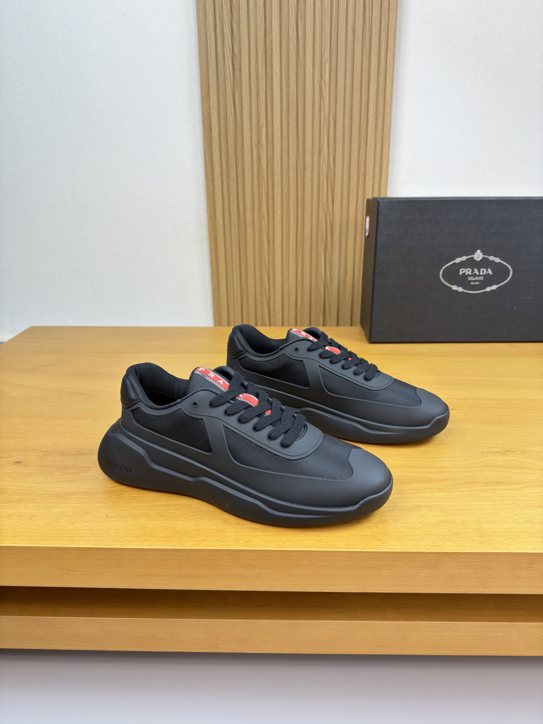 NO:639697,[PRADA] Prada - high-end quality original casual sports shoes - upper brand high mercerized canvas cloth, shoe body hot injection molding process - inner brand canvas - outsole ultra-light TPR rubber; two-color molded outsole - ultra-high quality control, fine workmanship (high-end, luxury, grade) -Size 39-44 (38, 45, can be customized) · 0126,, prada, prada, sneakers19860909【PRADA】普拉达  -高端品质 原单·休闲运动鞋 -鞋面品牌高丝光帆布布匹、鞋身热切注塑工艺 -内里品牌帆布 -大底超轻TPR·橡胶；双色成型大底 -超高品控·做工精细凸显(高端·贵气·档次) -Size 39-44（38,45,可订做)·0126,,prada,prada,sneakers,Men's shoes